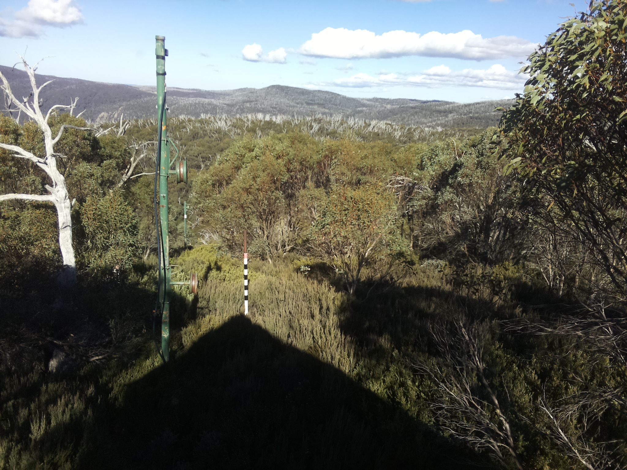 Bogong Web Cam 1:40pm Sunday 11th of May 2025