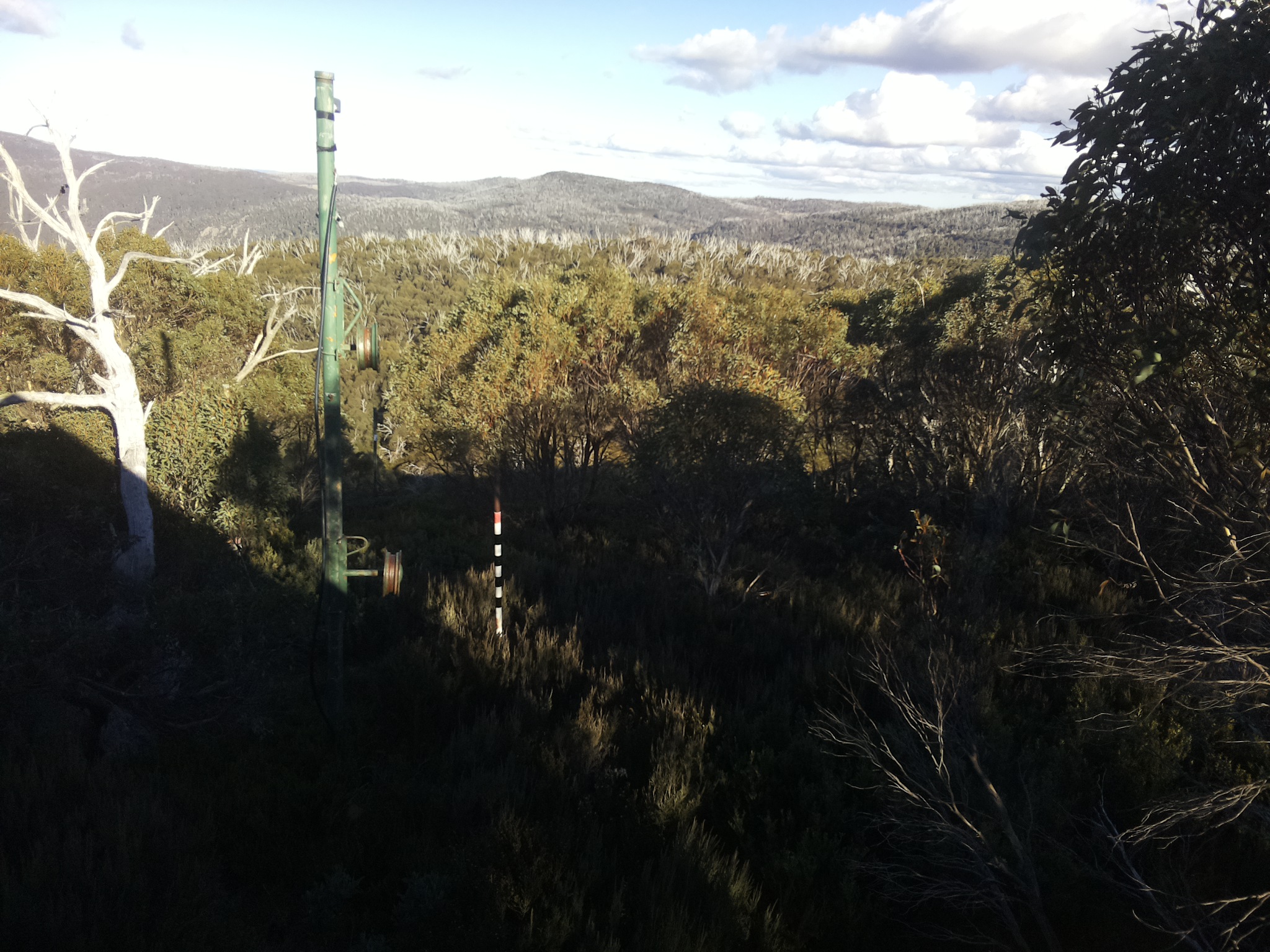 Bogong Web Cam 3:30pm Sunday 11th of May 2025