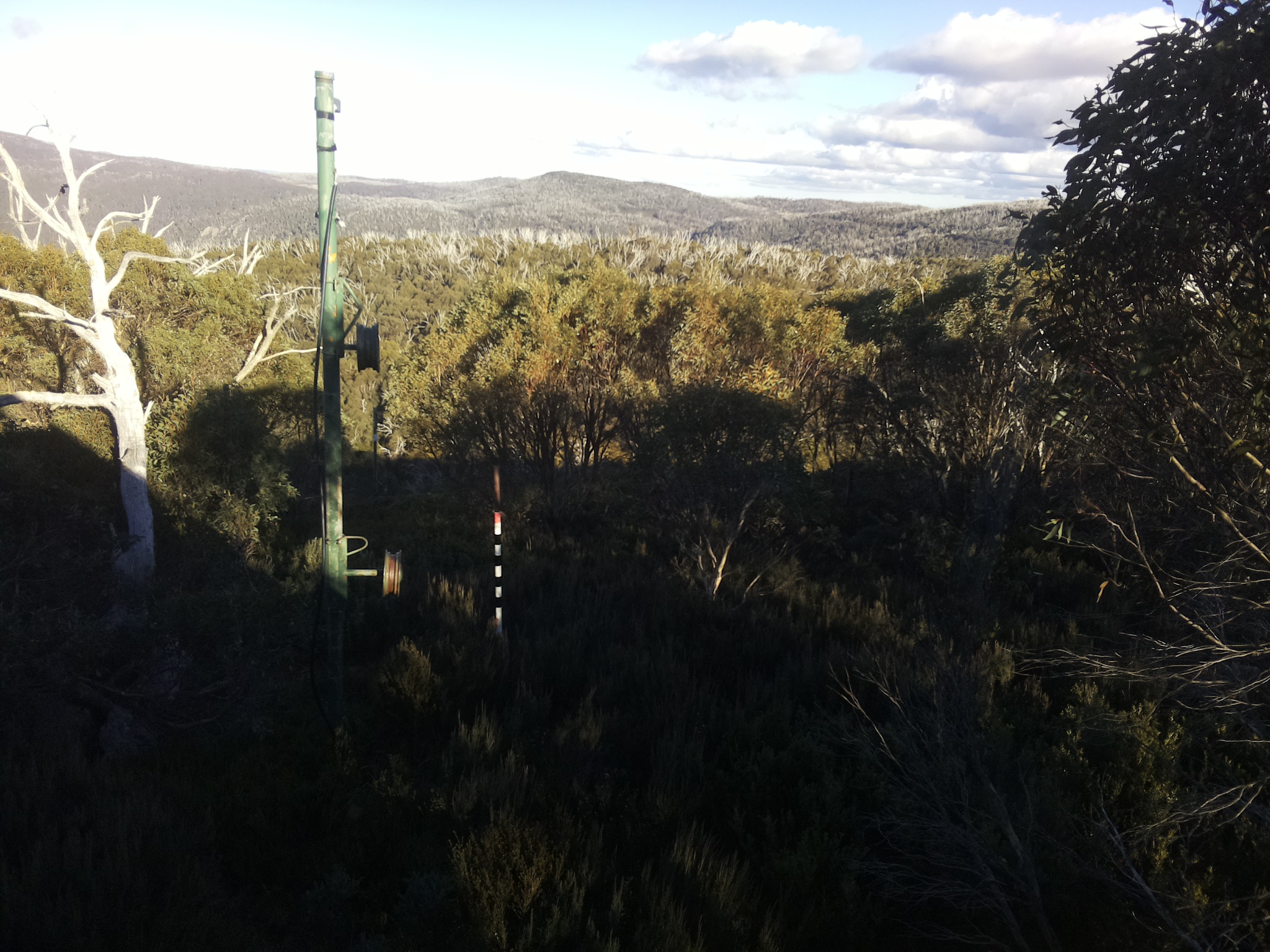 Bogong Web Cam 3:40pm Sunday 11th of May 2025