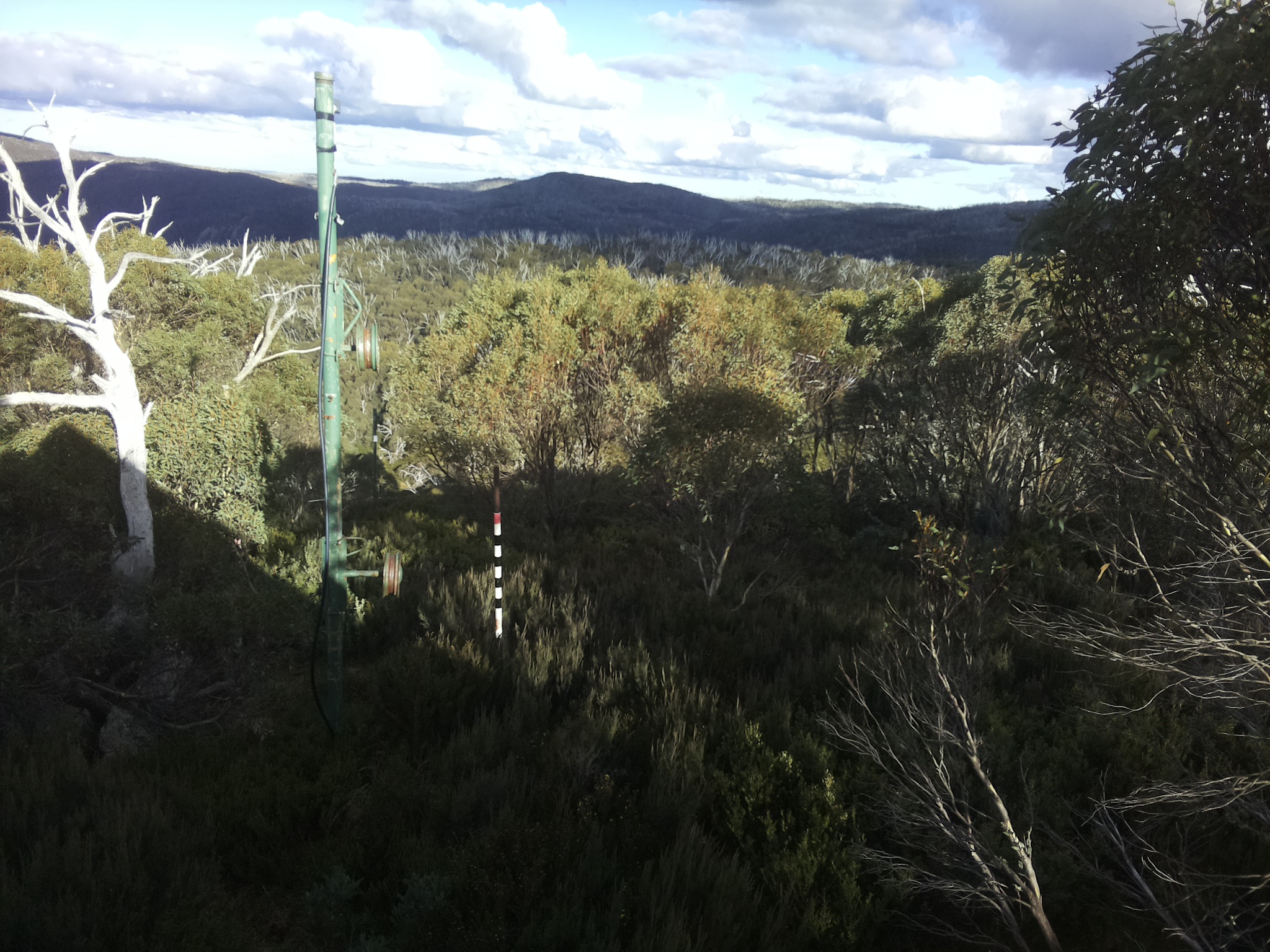 Bogong Web Cam 3:20pm Monday 12th of May 2025