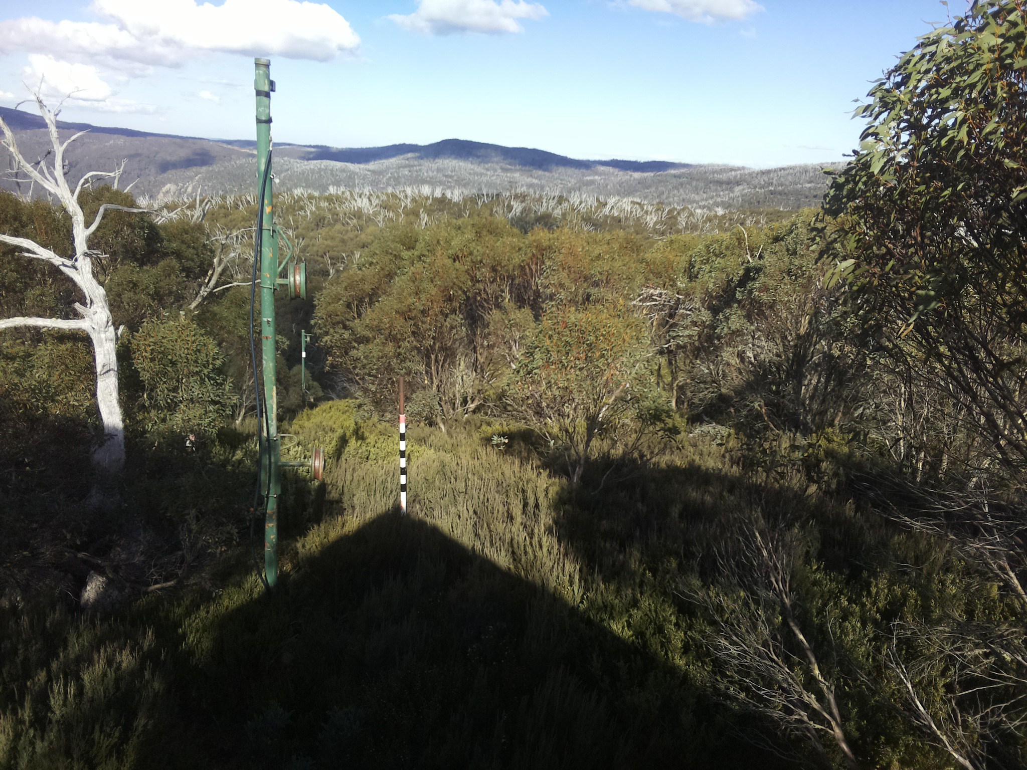 Bogong Web Cam 1:40pm Wednesday 14th of May 2025