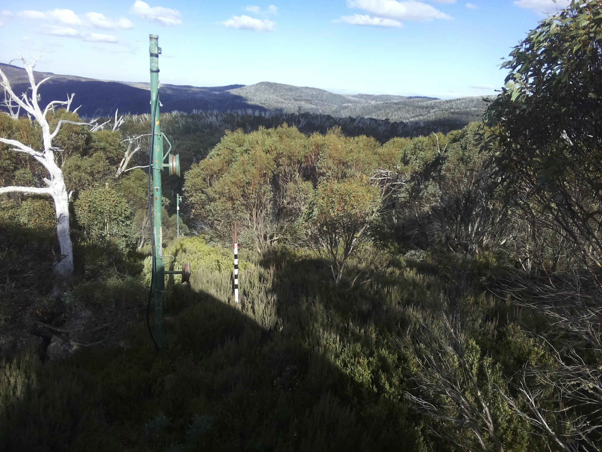 Bogong Web Cam 2:10pm Wednesday 14th of May 2025