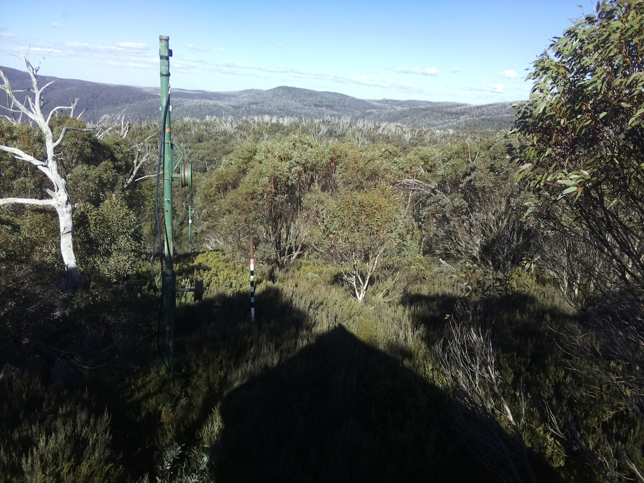 Bogong Web Cam 1:00pm Sunday 25th of May 2025