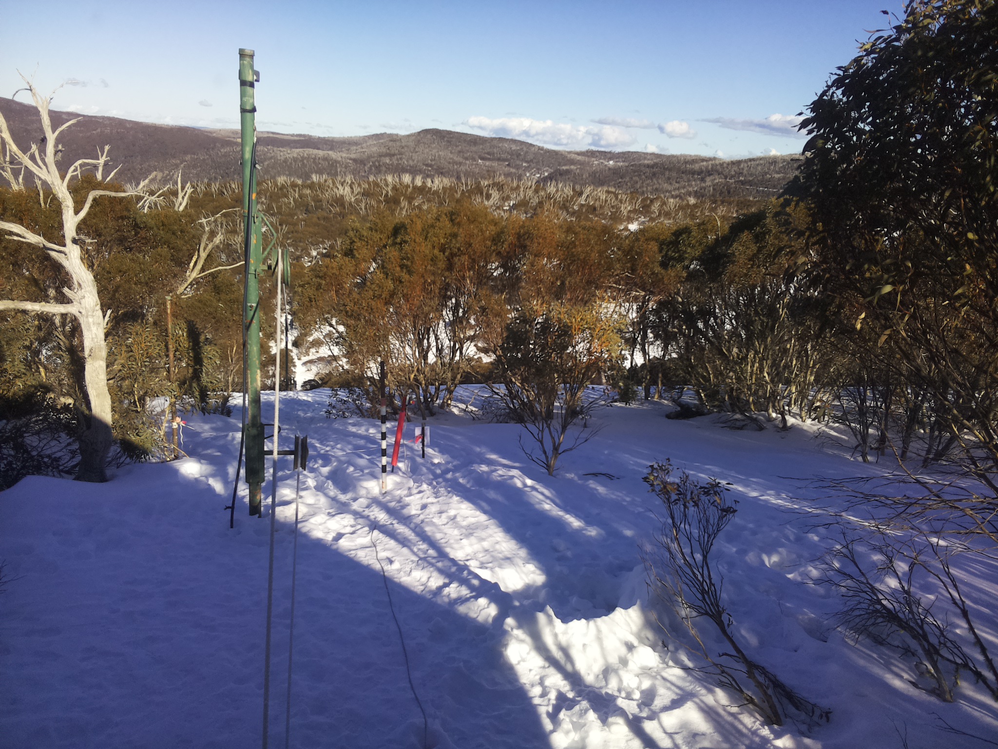 Bogong Web Cam 3:20pm Monday 11th of August 2025