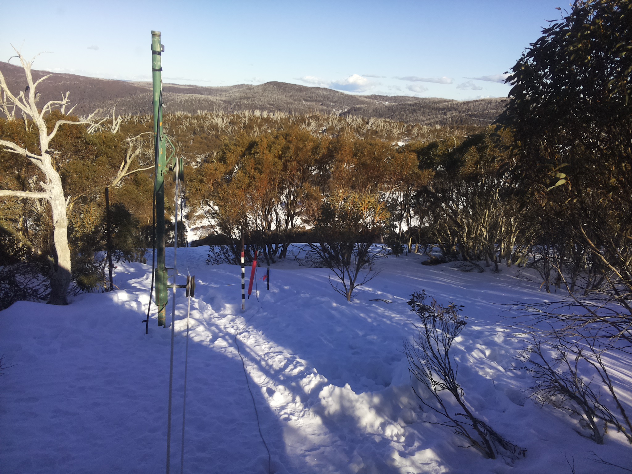Bogong Web Cam 3:40pm Monday 11th of August 2025