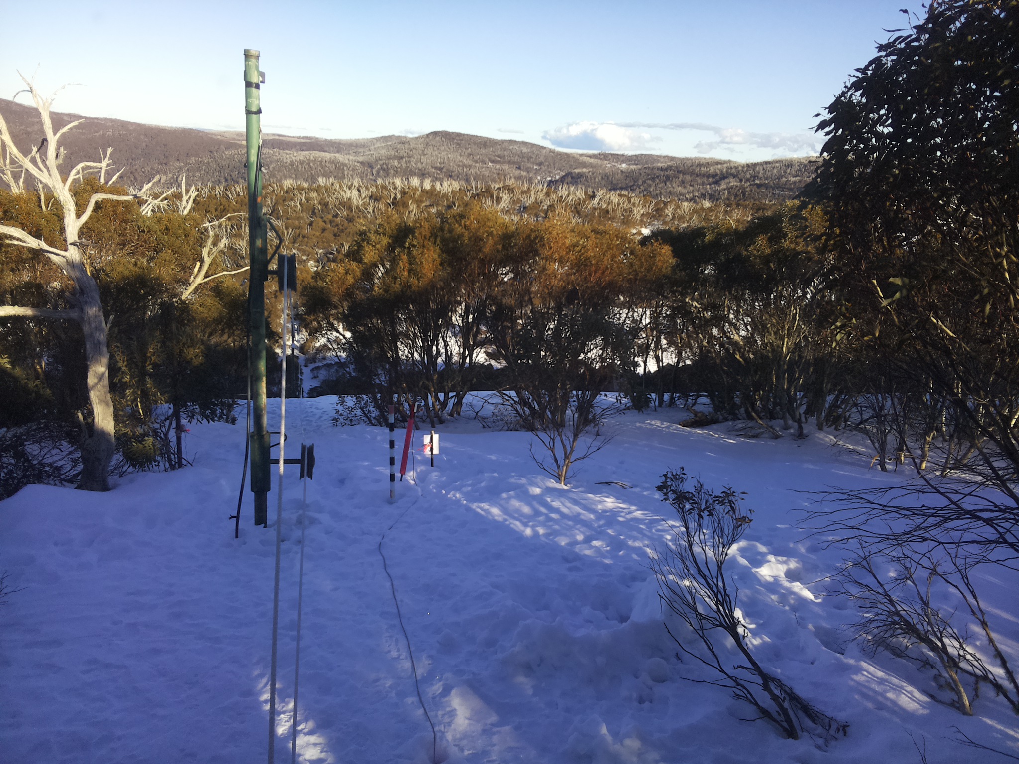 Bogong Web Cam 4:10pm Monday 11th of August 2025