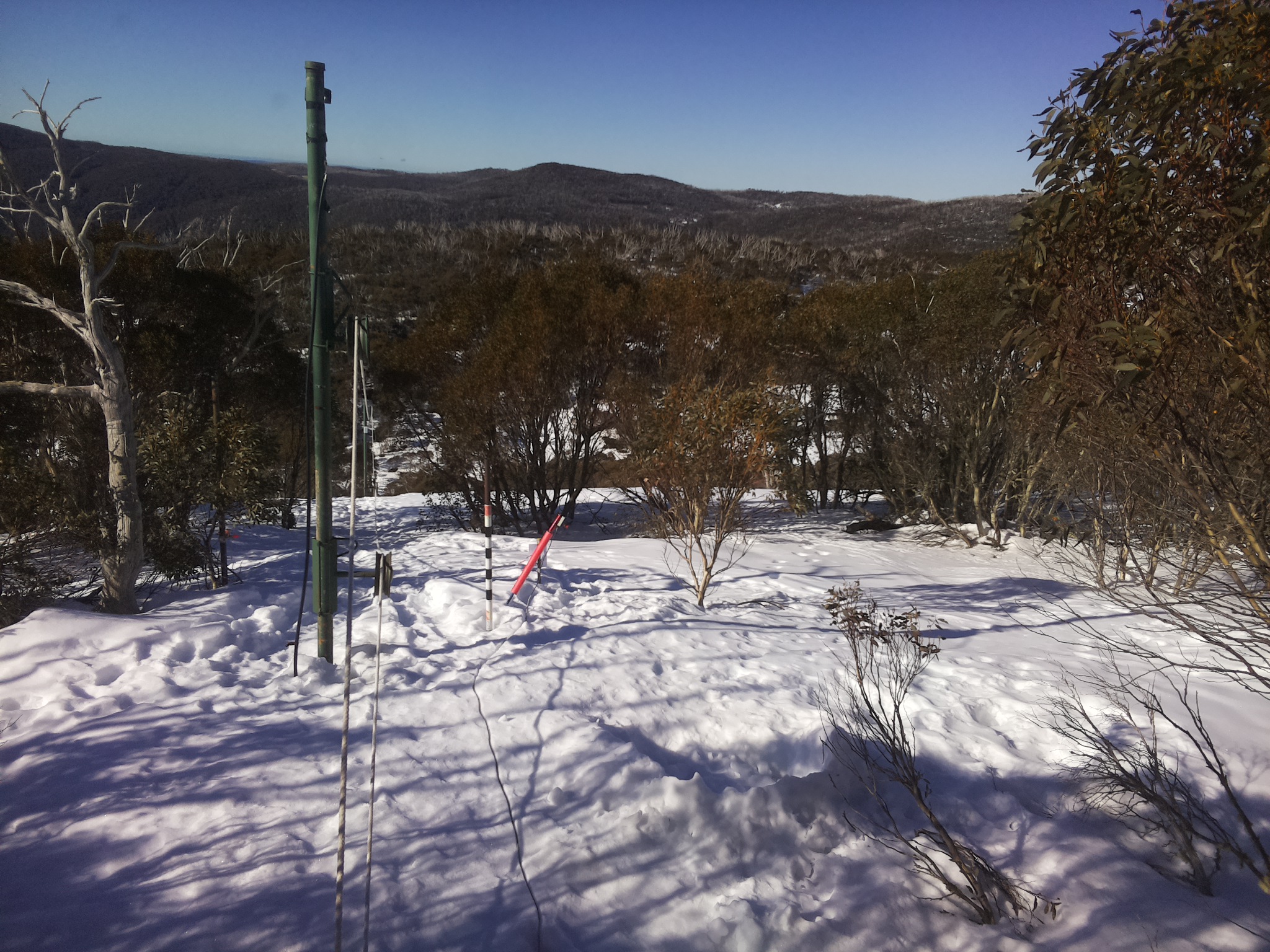 Bogong Web Cam 9:40am Thursday 14th of August 2025