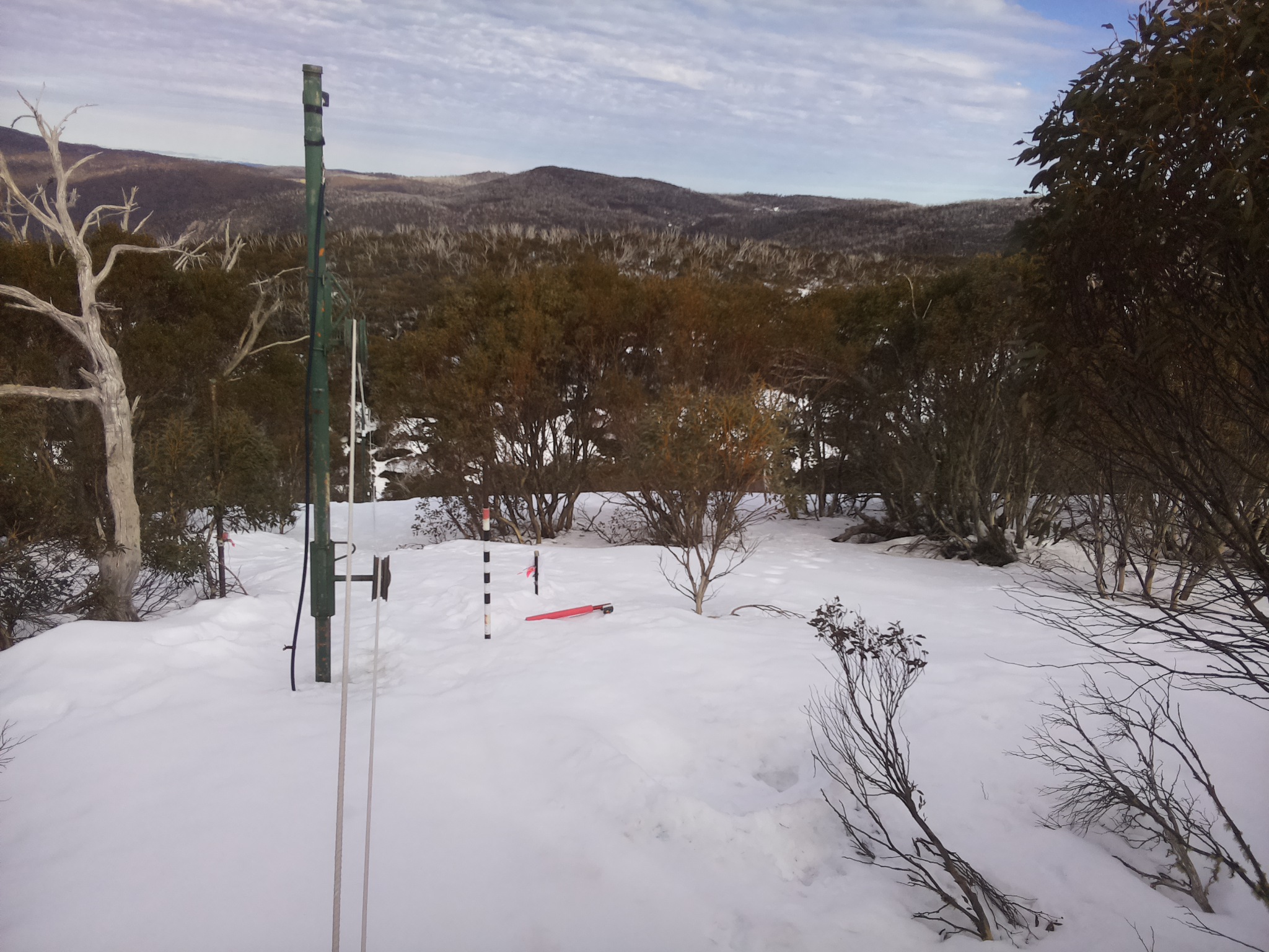 Bogong Web Cam 3:10pm Monday 25th of August 2025