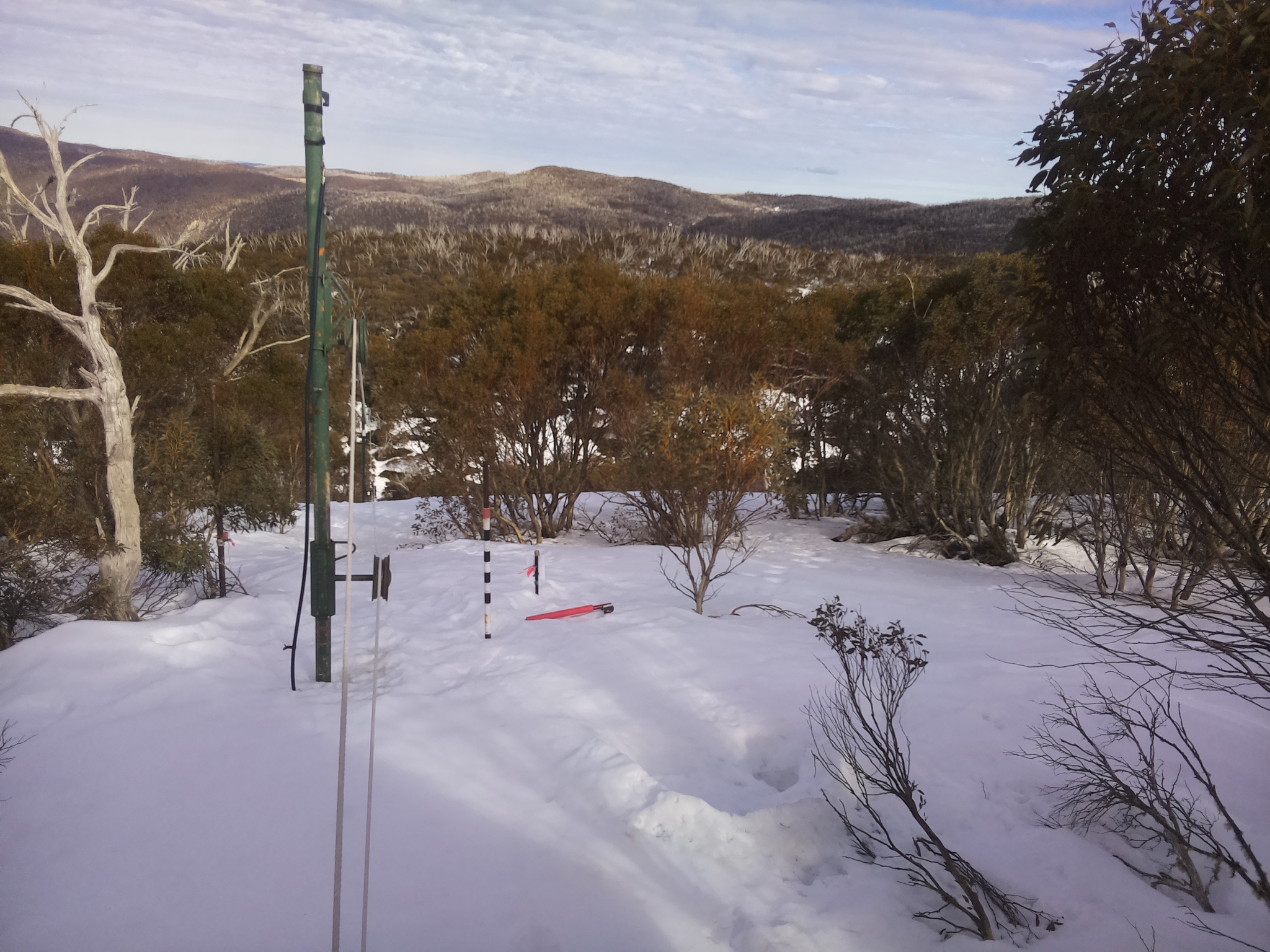 Bogong Web Cam 3:20pm Monday 25th of August 2025