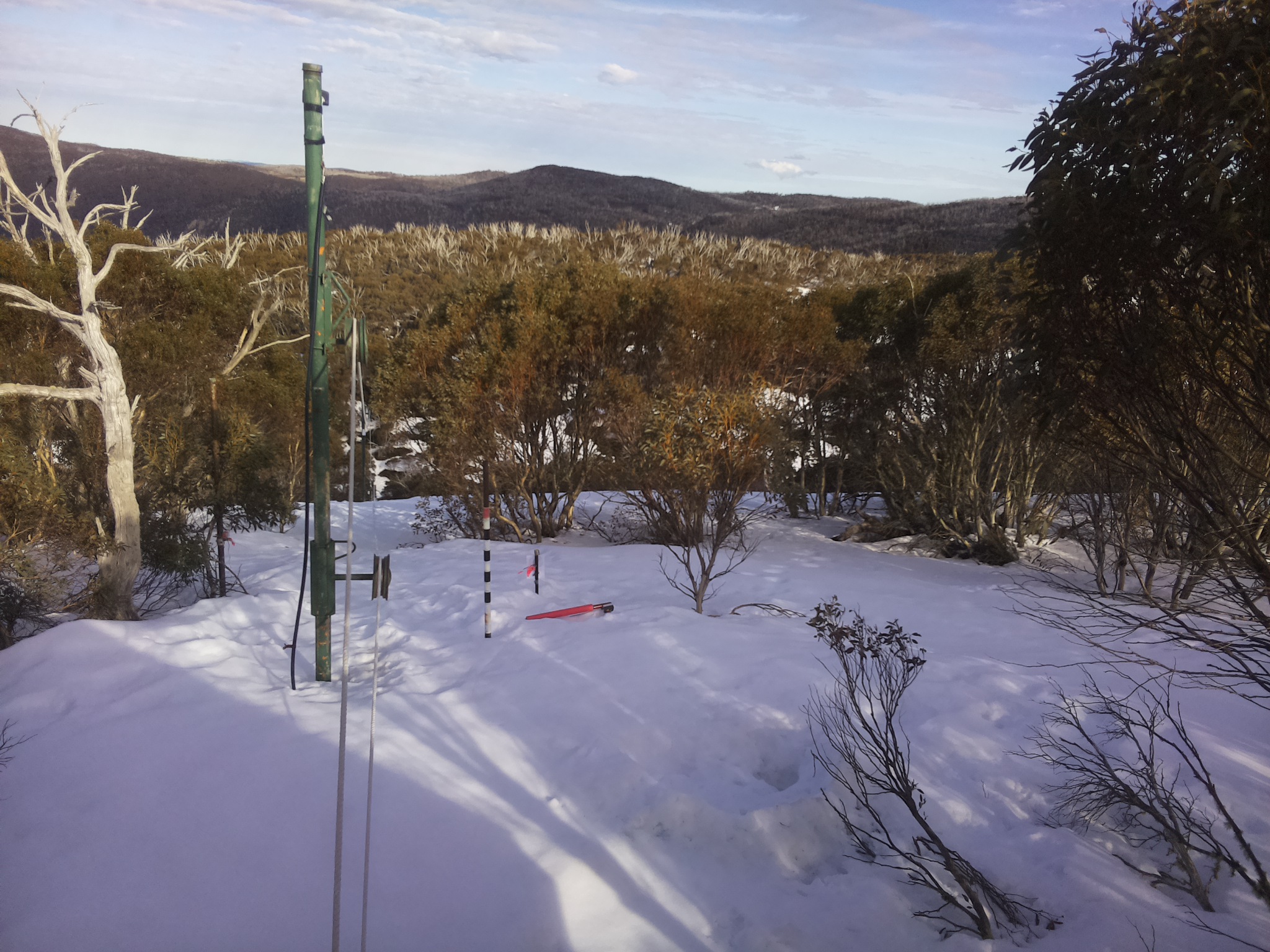 Bogong Web Cam 3:40pm Monday 25th of August 2025