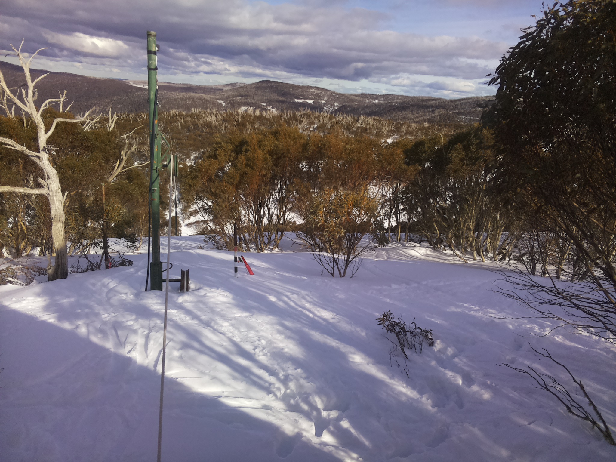 Bogong Web Cam 3:40pm Monday 1st of September 2025