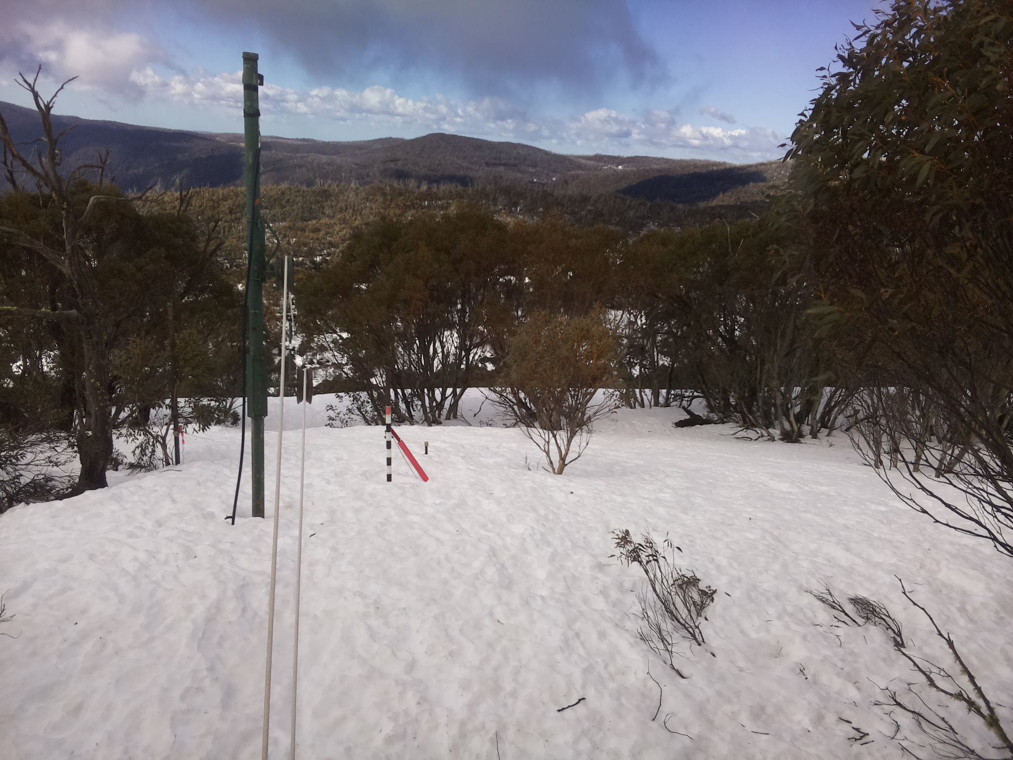 Bogong Web Cam 9:20am Monday 8th of September 2025