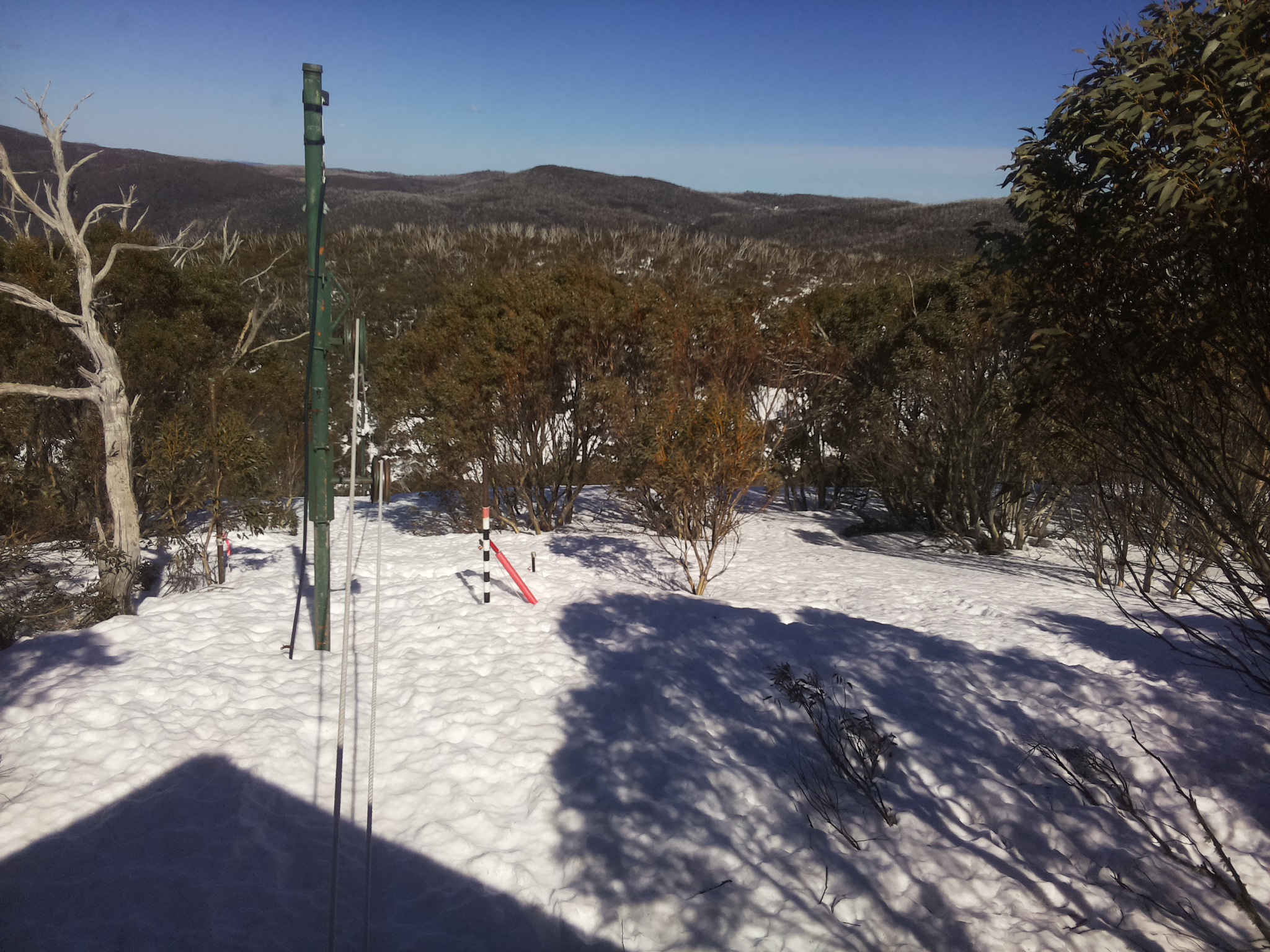 Bogong Web Cam 2:10pm Monday 8th of September 2025