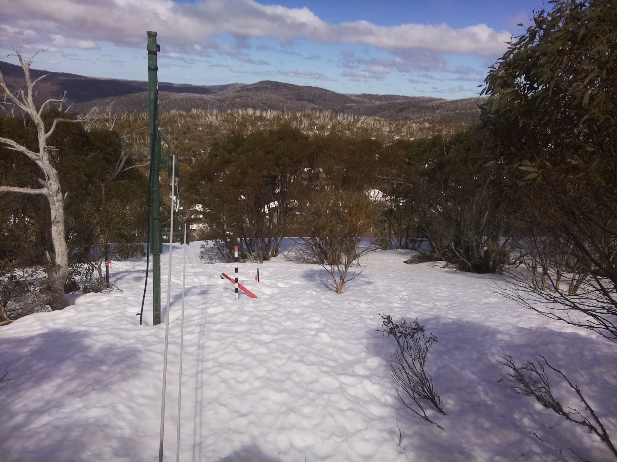 Bogong Web Cam 1:00pm Sunday 14th of September 2025
