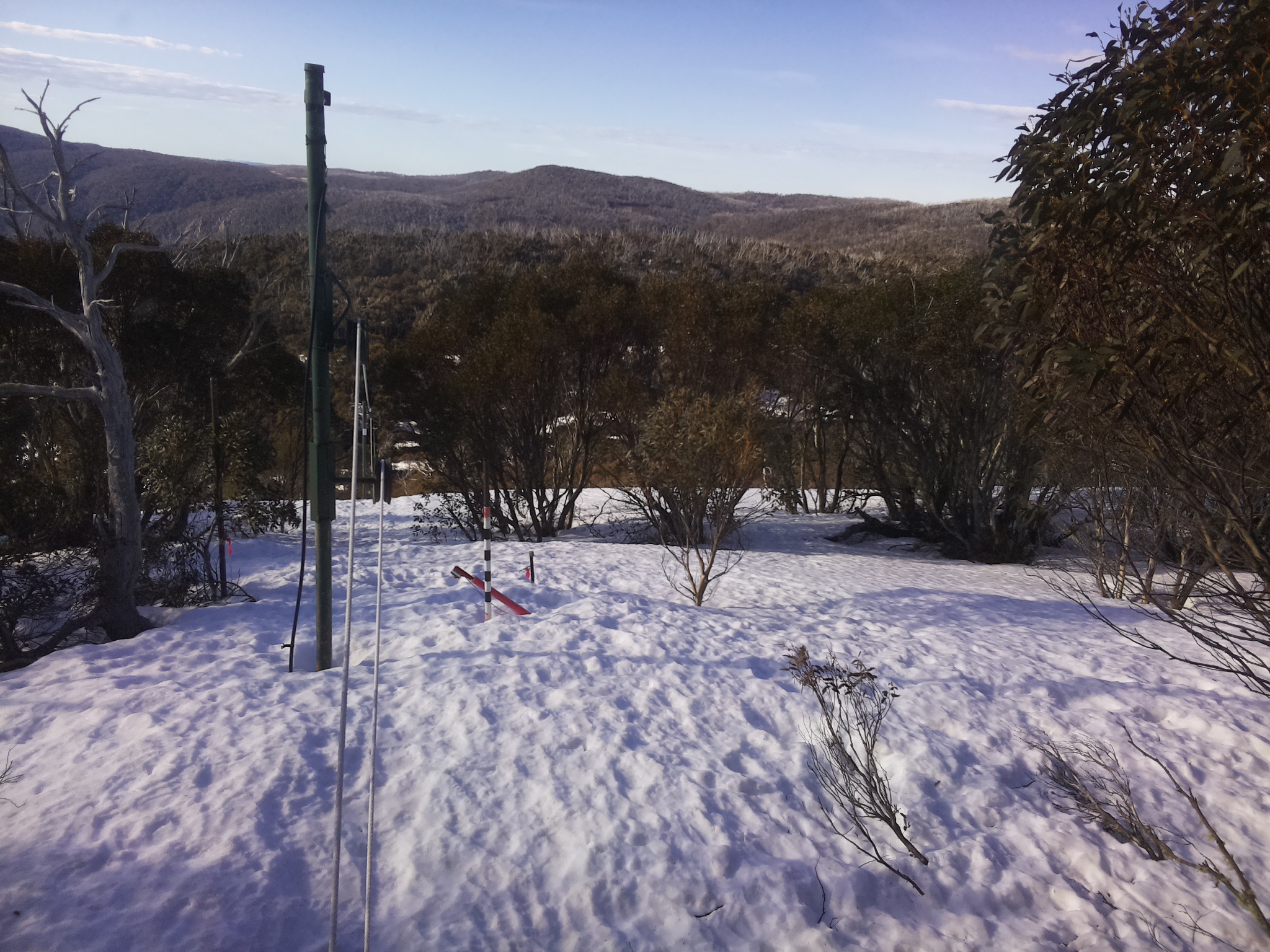 Bogong Web Cam 8:10am Monday 15th of September 2025
