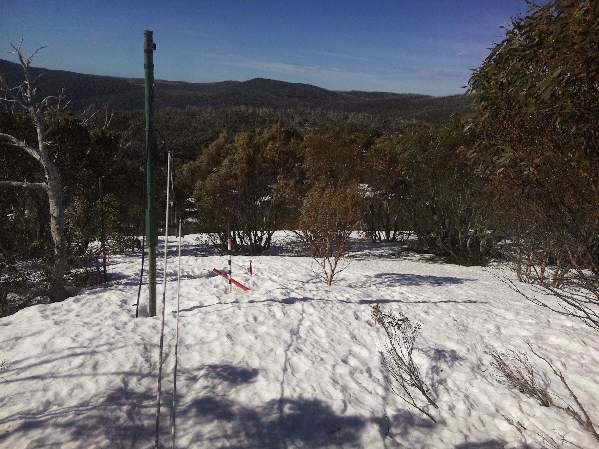 Bogong Web Cam 9:20am Monday 15th of September 2025