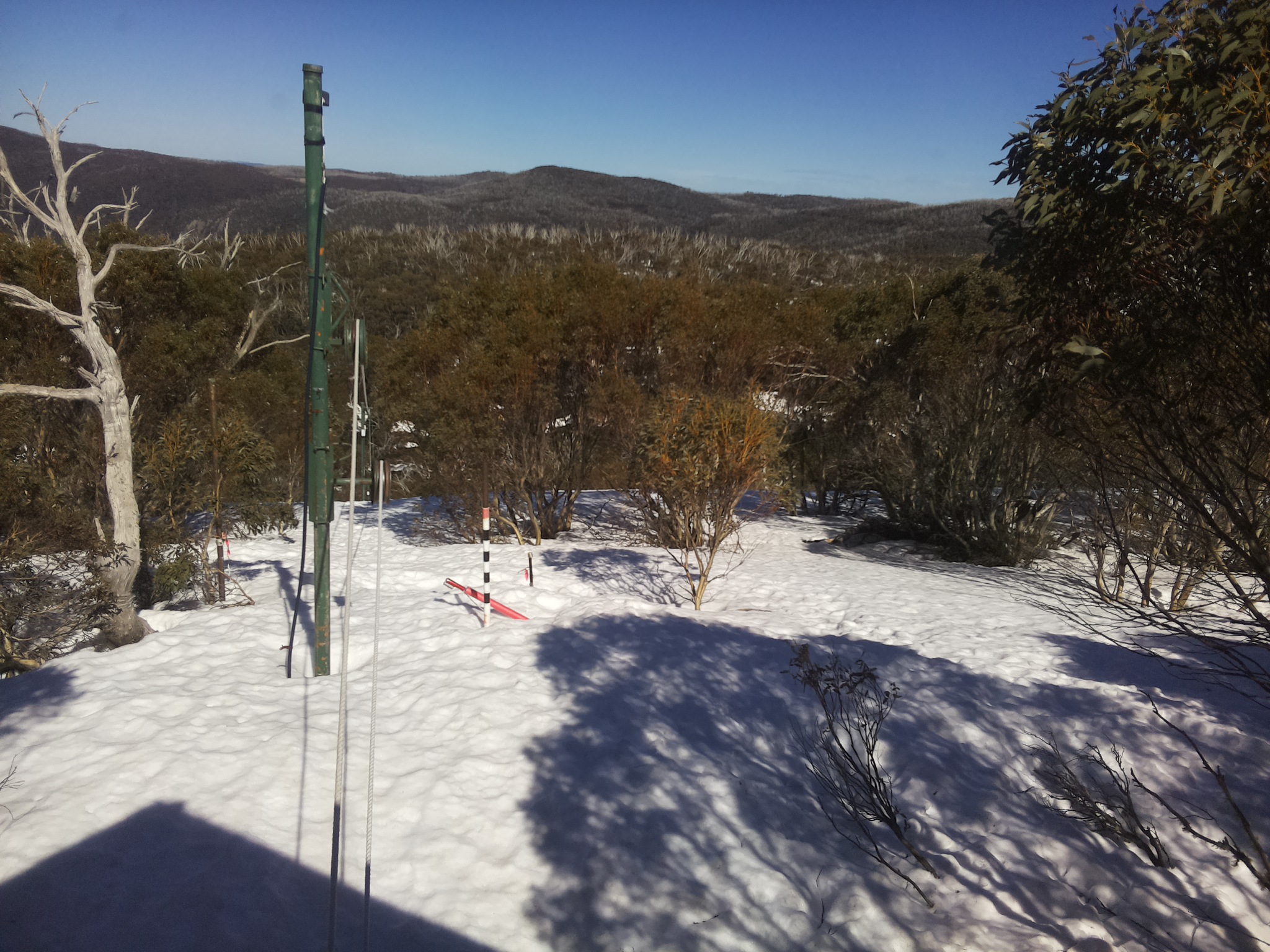 Bogong Web Cam 2:10pm Monday 15th of September 2025