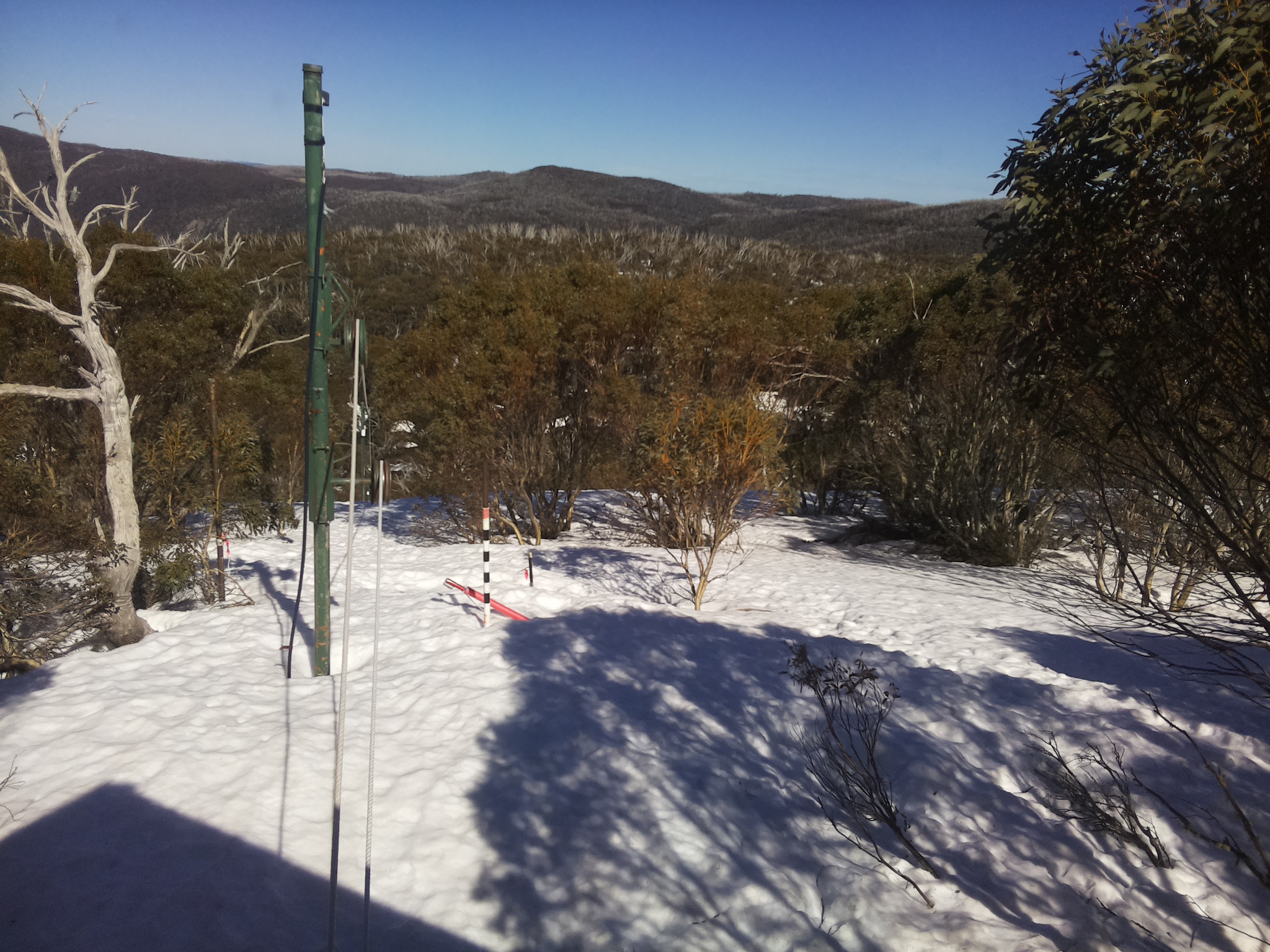 Bogong Web Cam 2:20pm Monday 15th of September 2025