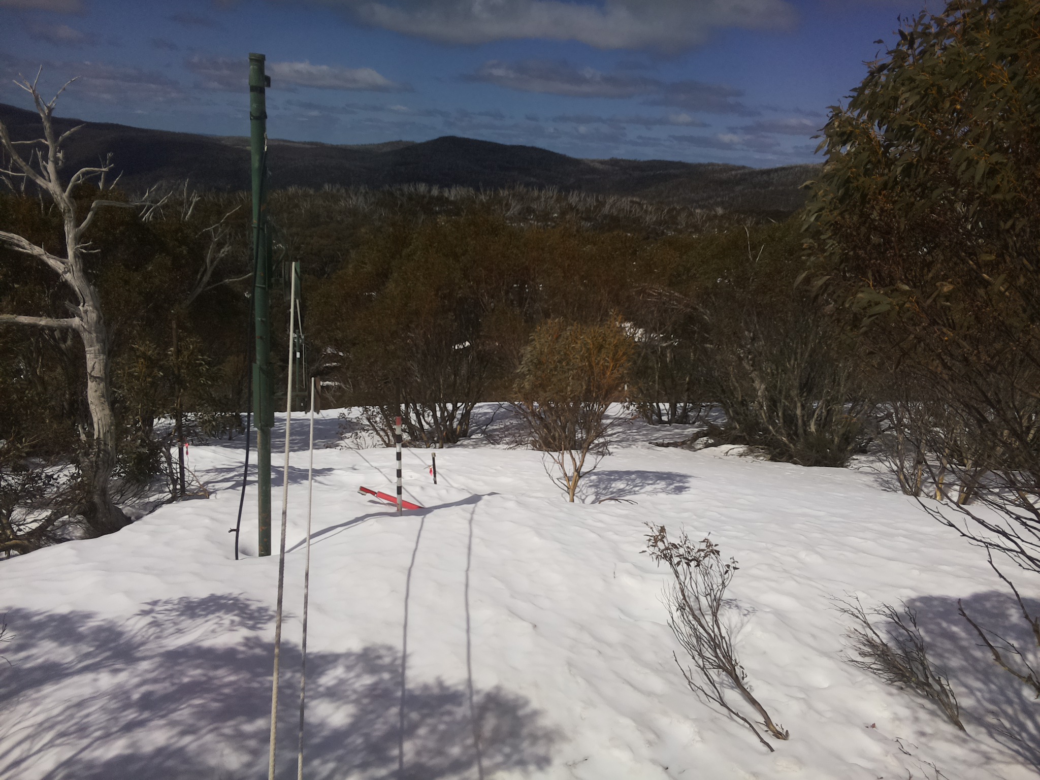 Bogong Web Cam 11:10am Thursday 18th of September 2025