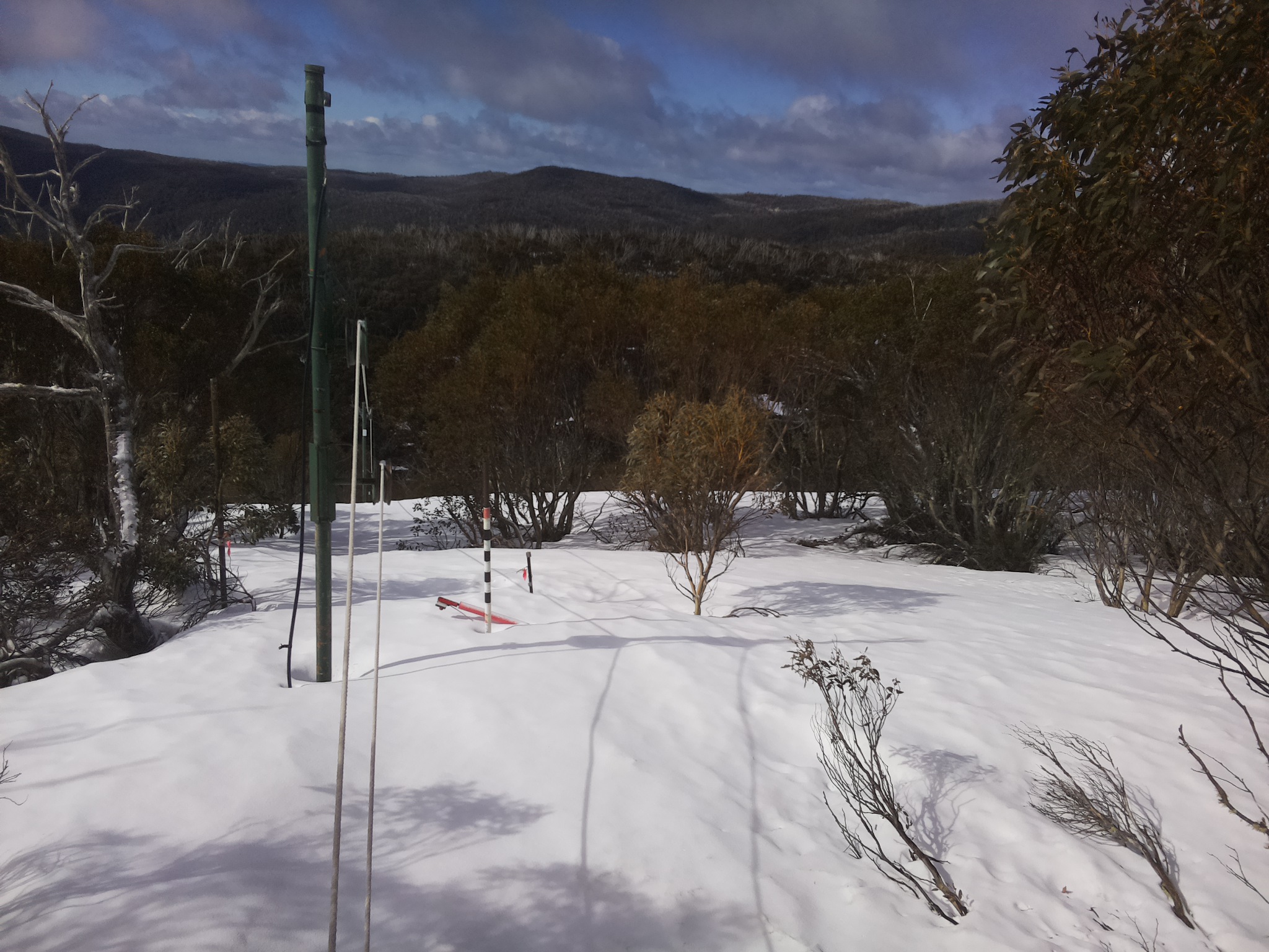 Bogong Web Cam 9:40am Saturday 20th of September 2025