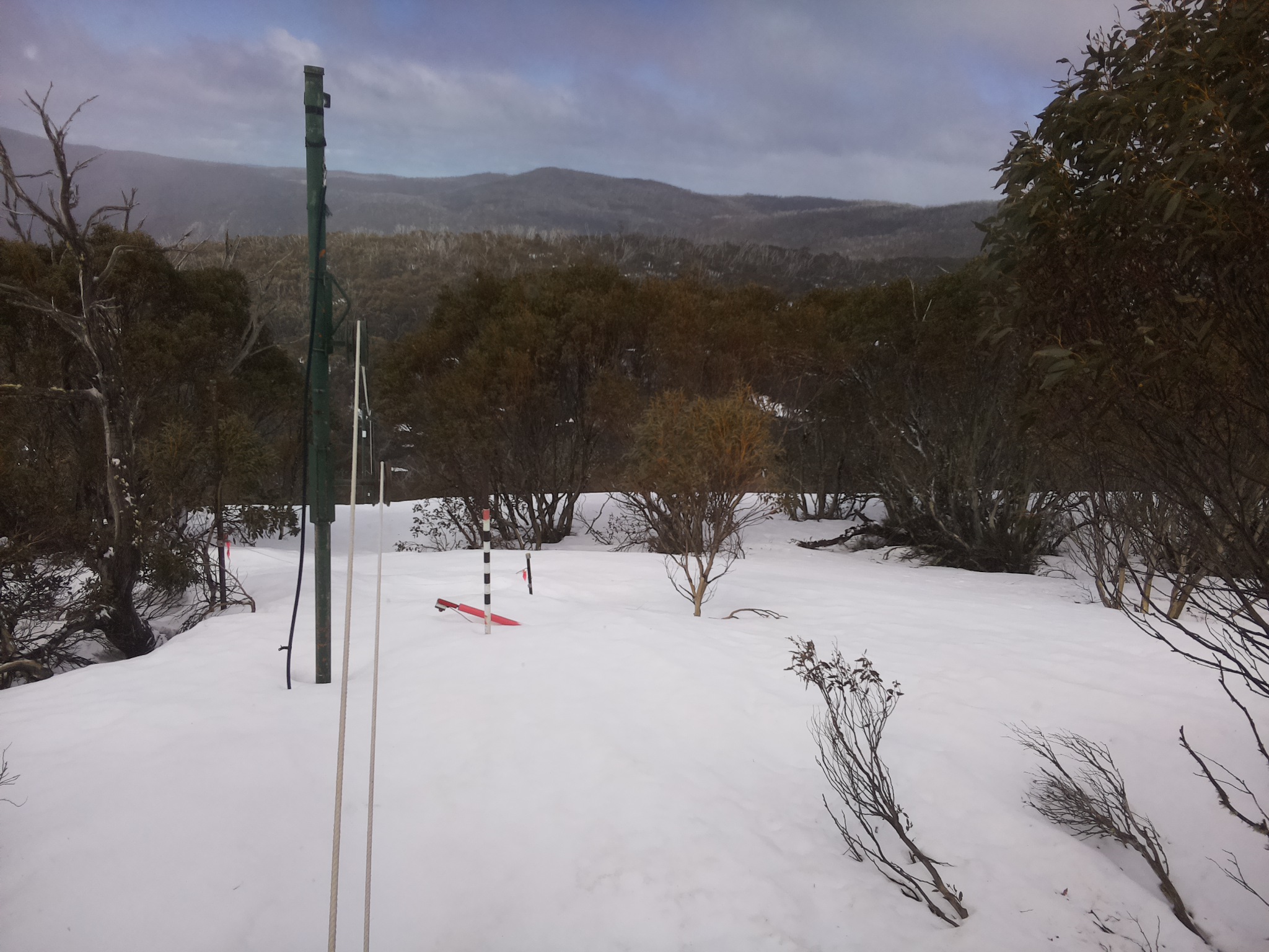 Bogong Web Cam 11:20am Saturday 20th of September 2025