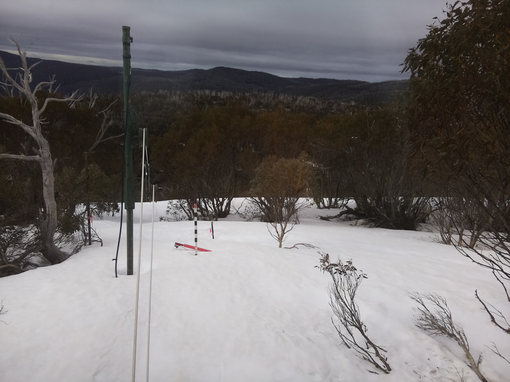 Bogong Web Cam 8:40am Tuesday 23rd of September 2025