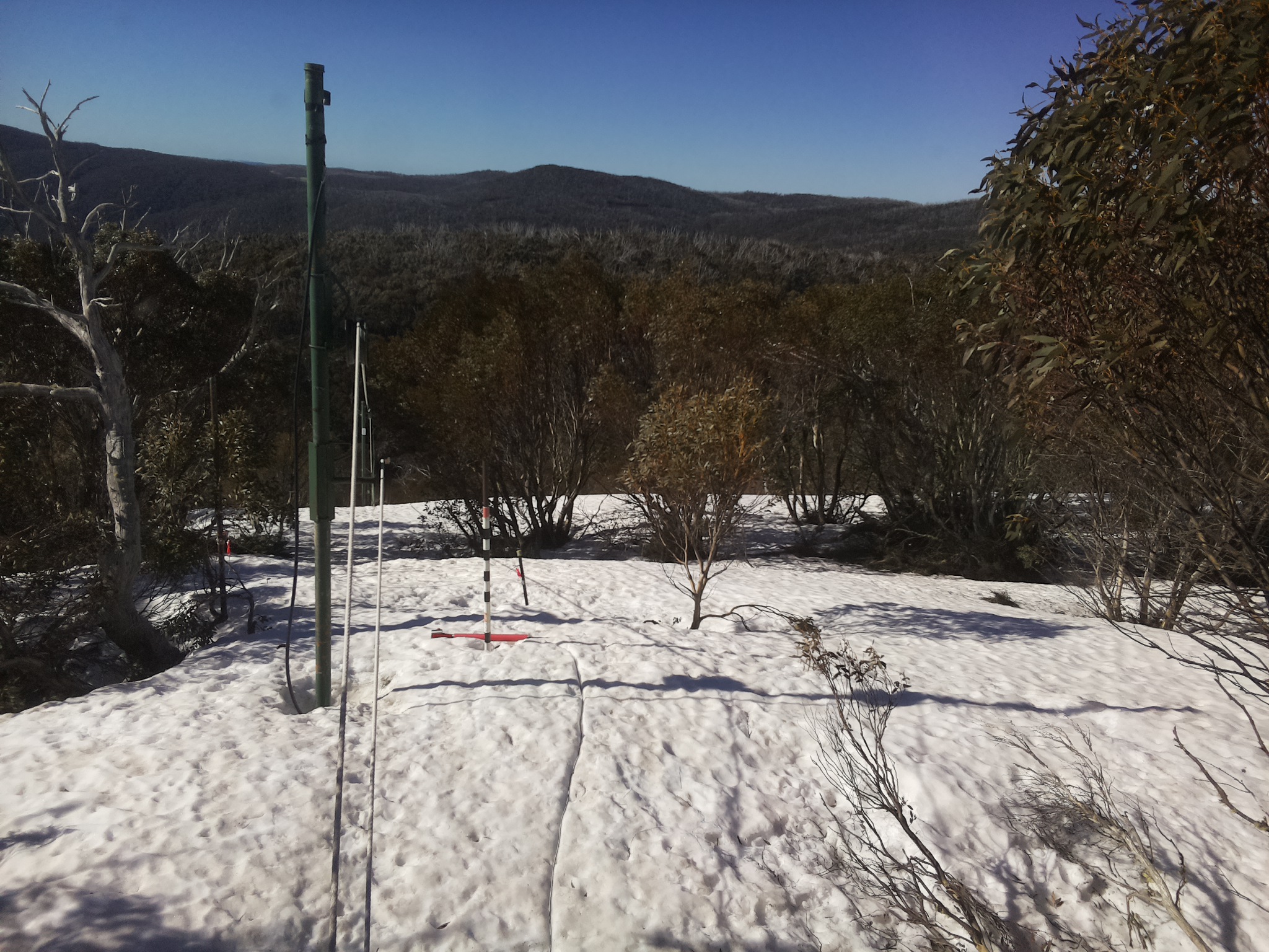 Bogong Web Cam 8:40am Saturday 27th of September 2025