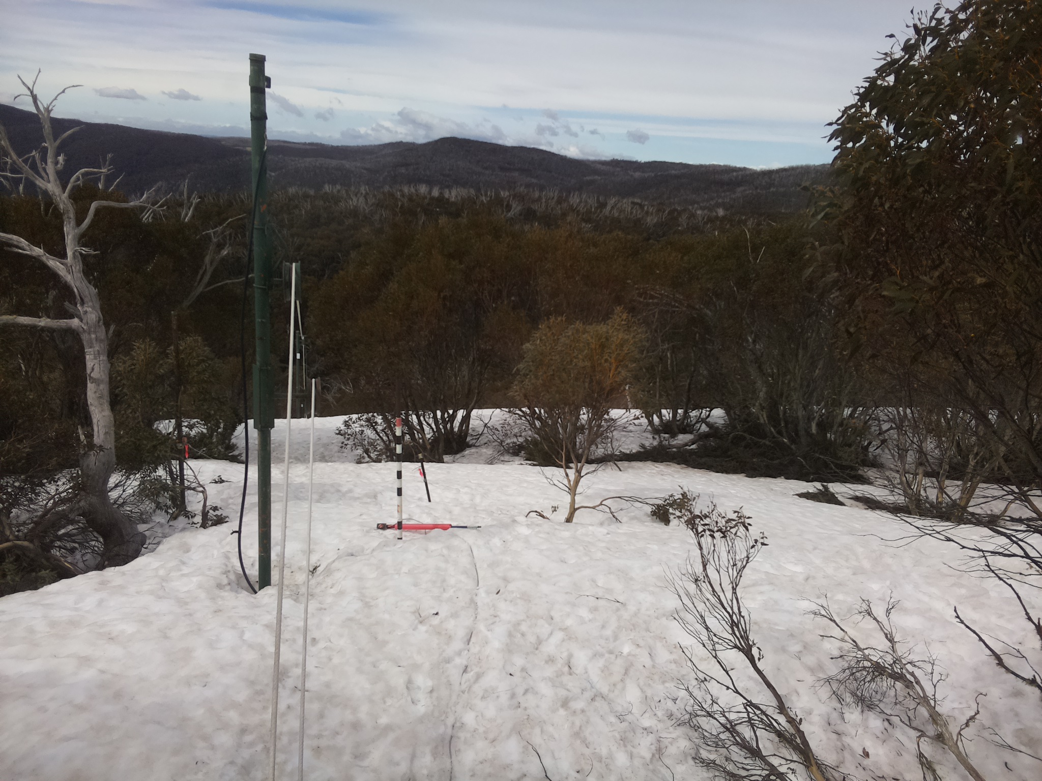 Bogong Web Cam 10:40am Sunday 28th of September 2025