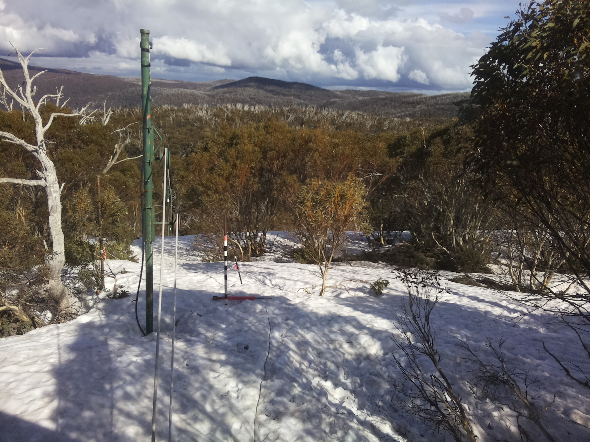 Bogong Web Cam 3:10pm Sunday 28th of September 2025
