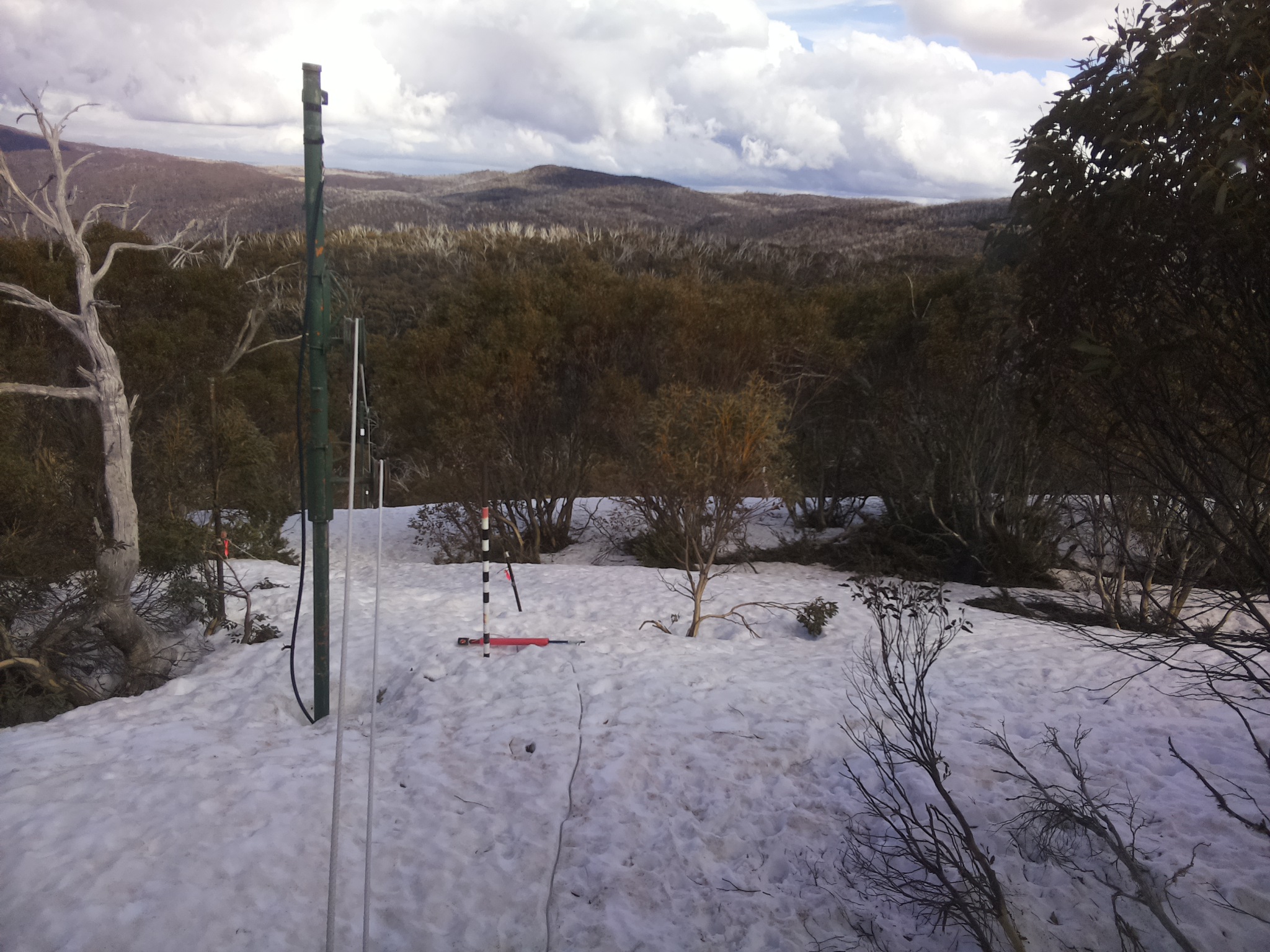 Bogong Web Cam 3:20pm Sunday 28th of September 2025