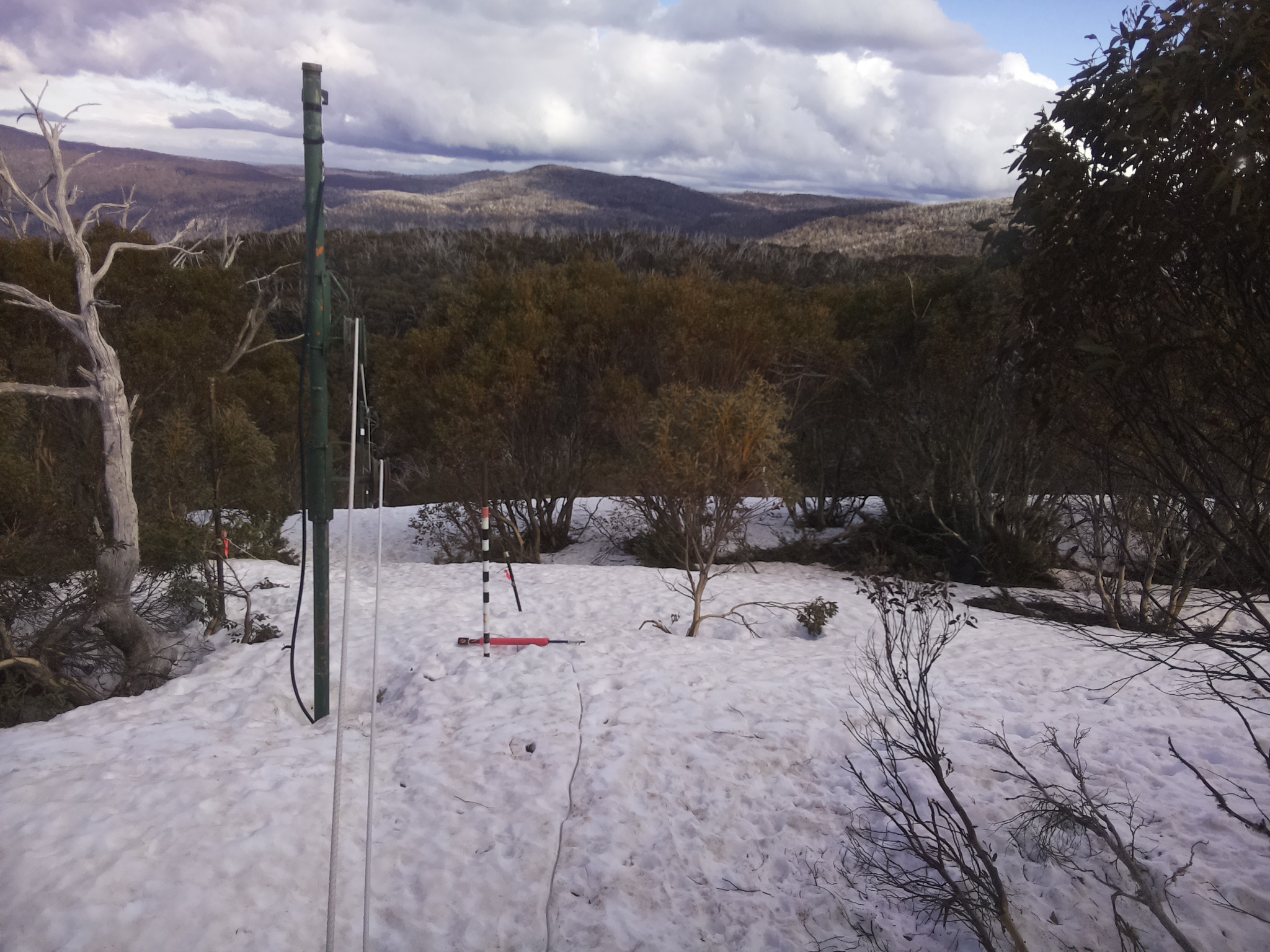 Bogong Web Cam 3:40pm Sunday 28th of September 2025