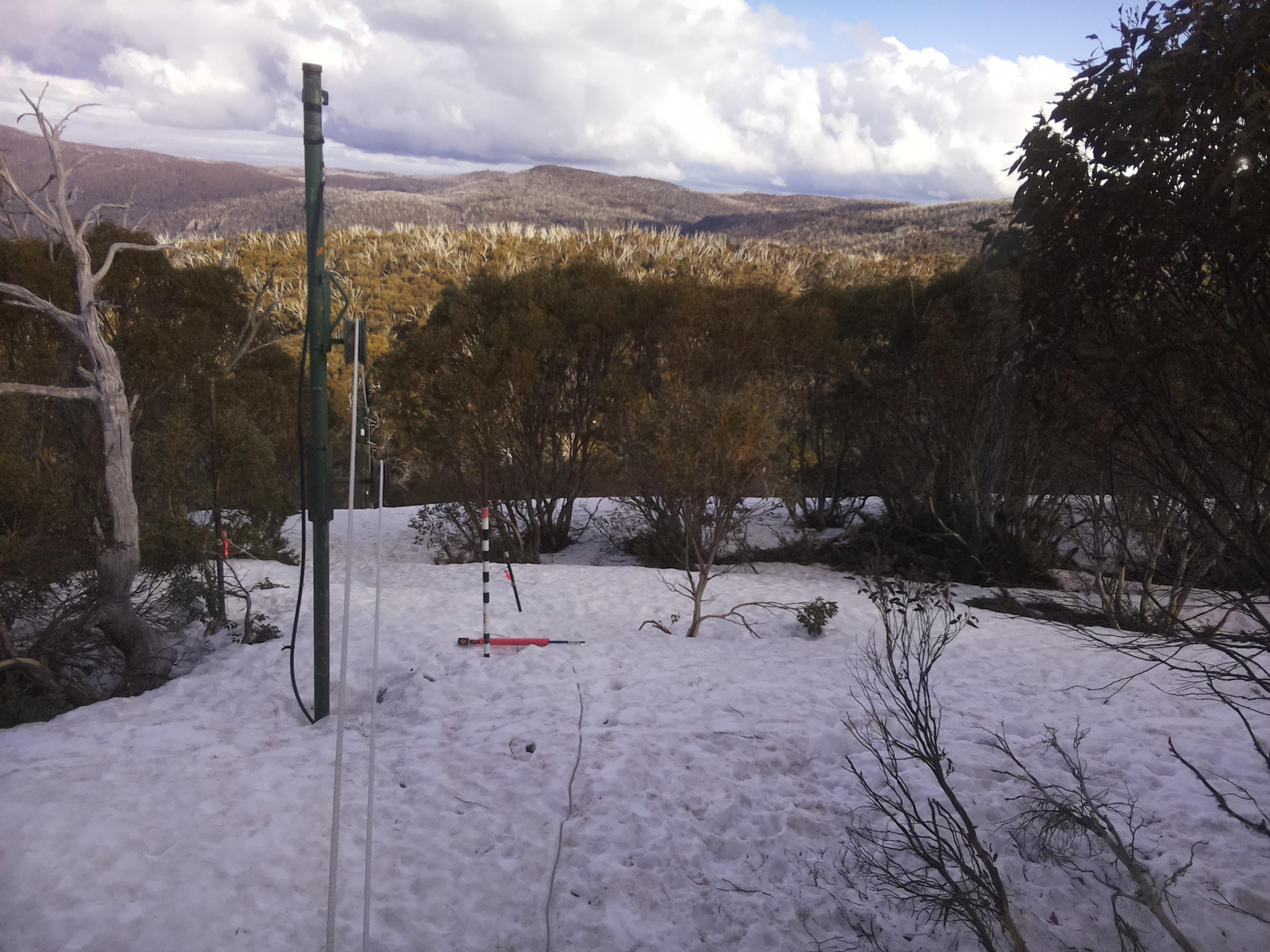 Bogong Web Cam 3:50pm Sunday 28th of September 2025