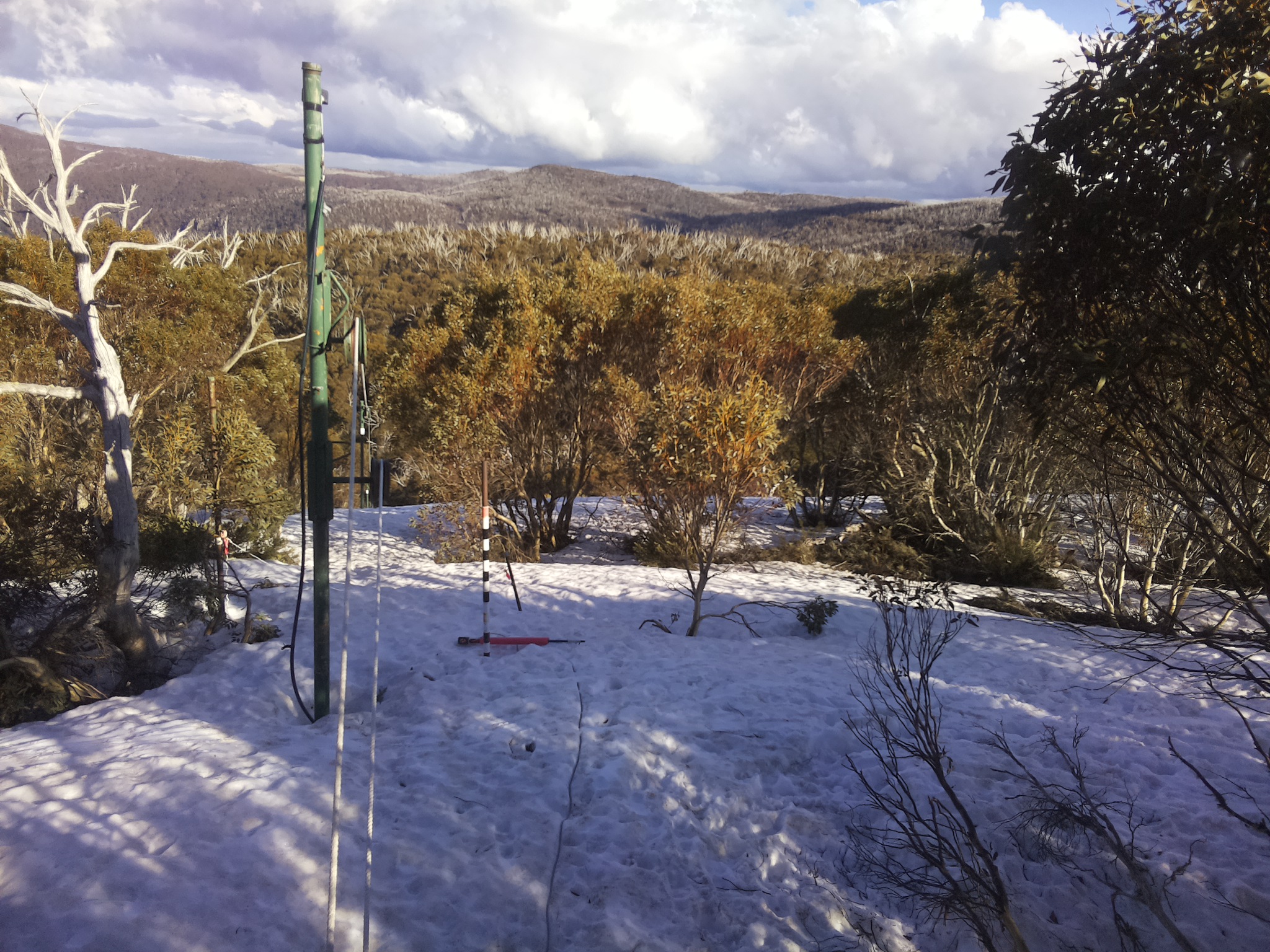 Bogong Web Cam 4:10pm Sunday 28th of September 2025