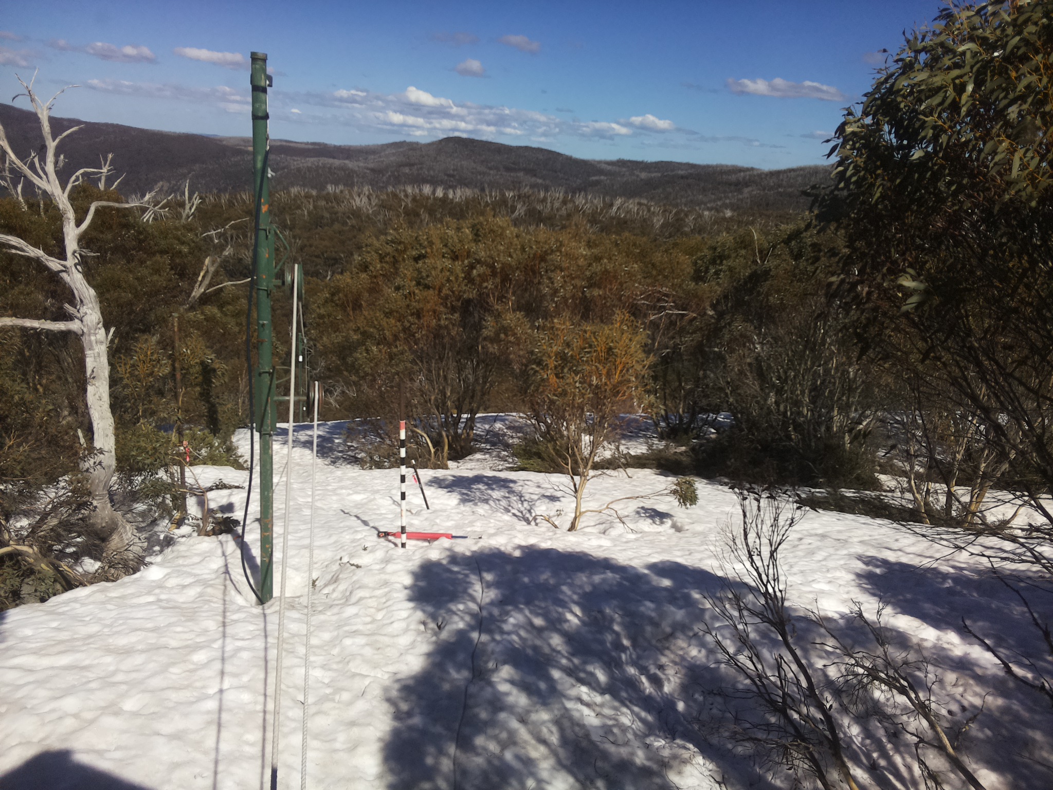 Bogong Web Cam 2:10pm Monday 29th of September 2025