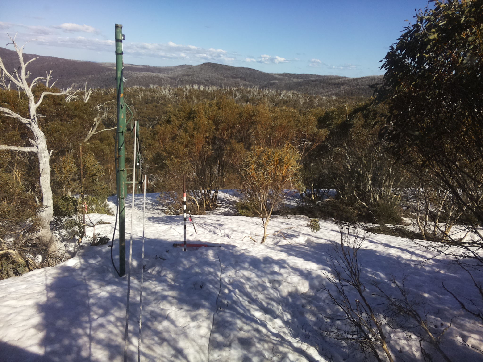 Bogong Web Cam 3:10pm Monday 29th of September 2025