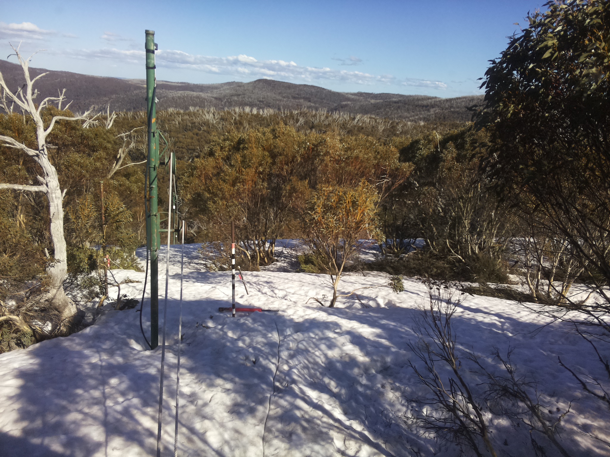 Bogong Web Cam 3:20pm Monday 29th of September 2025
