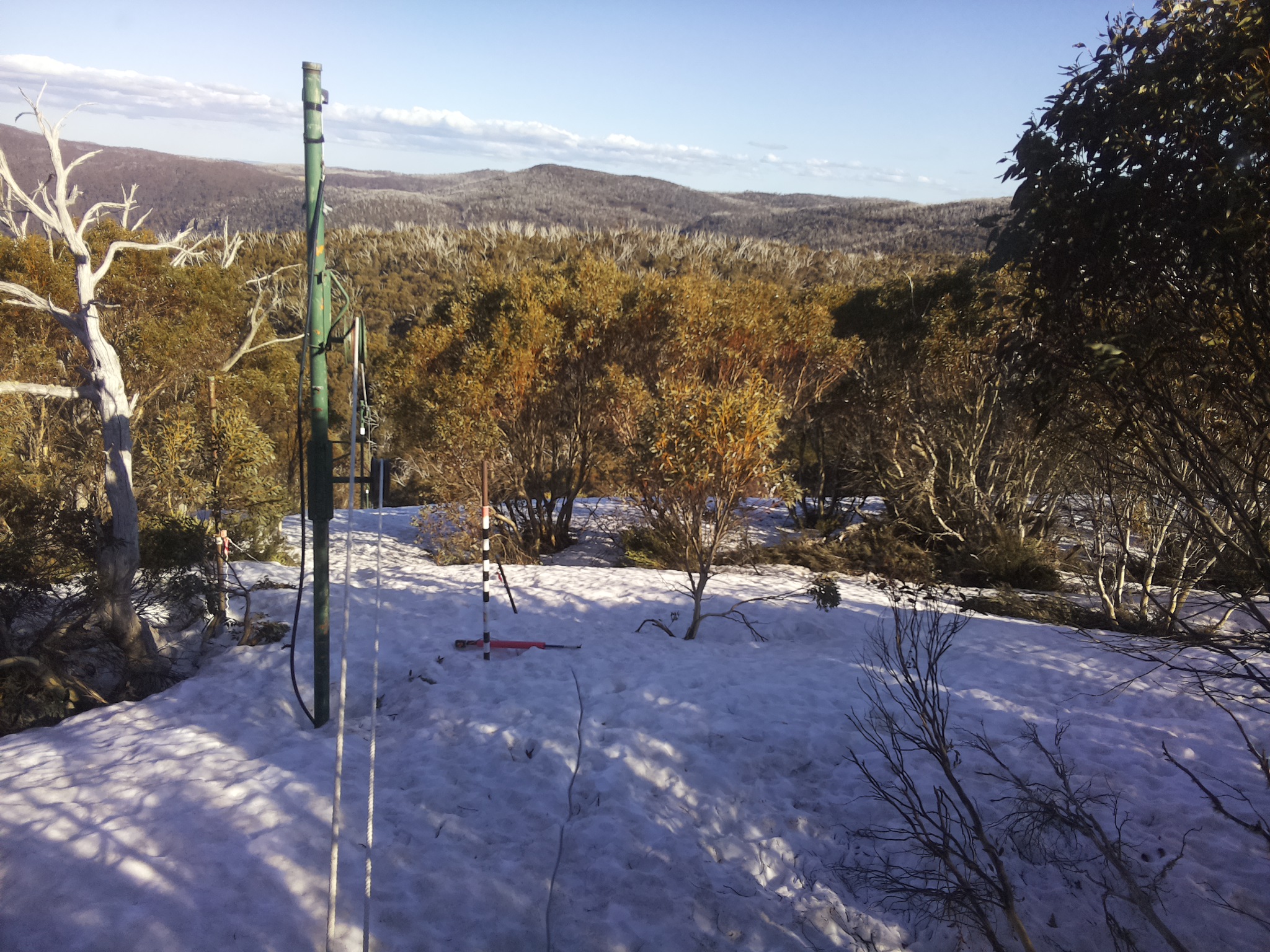 Bogong Web Cam 4:10pm Monday 29th of September 2025