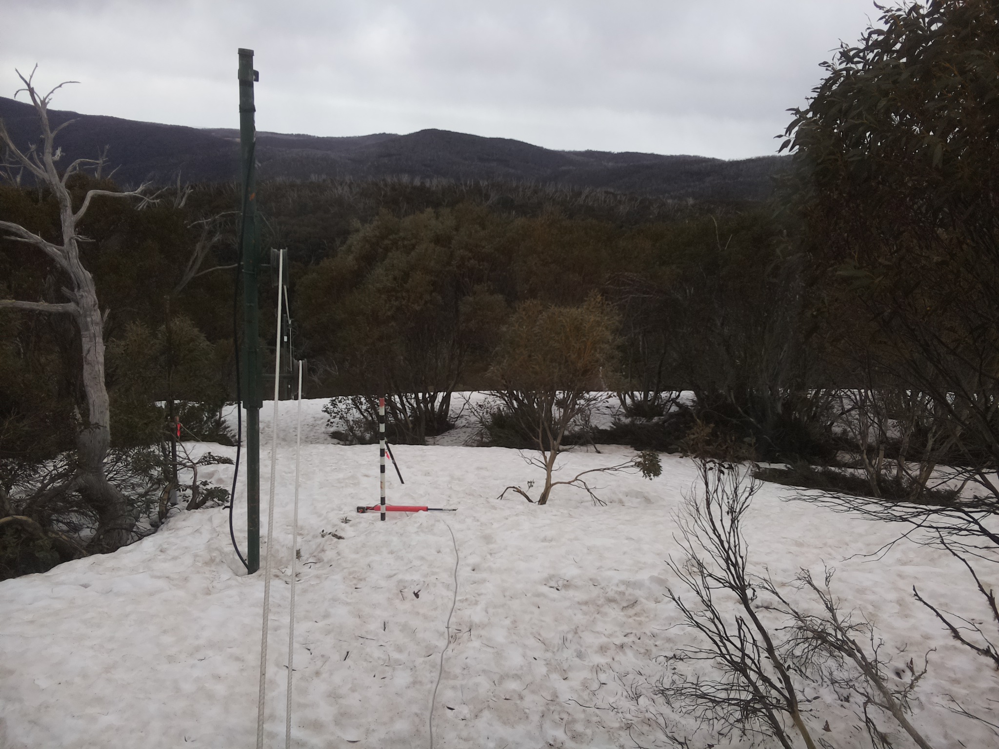 Bogong Web Cam 2:00pm Tuesday 30th of September 2025