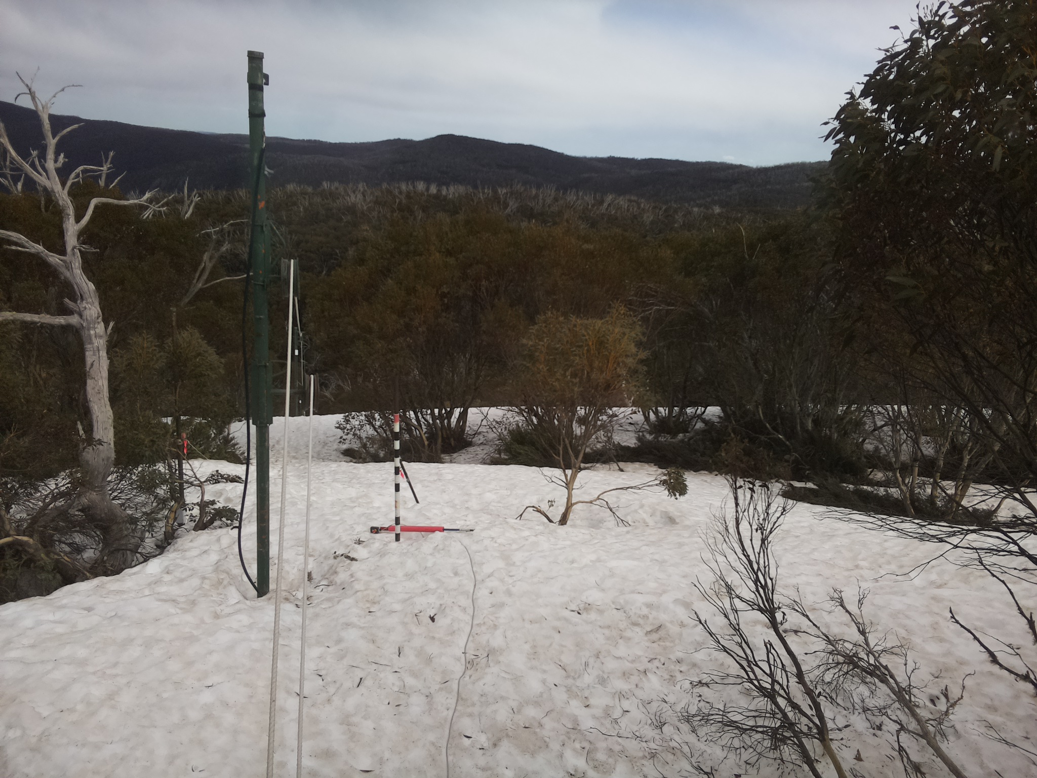 Bogong Web Cam 3:20pm Tuesday 30th of September 2025