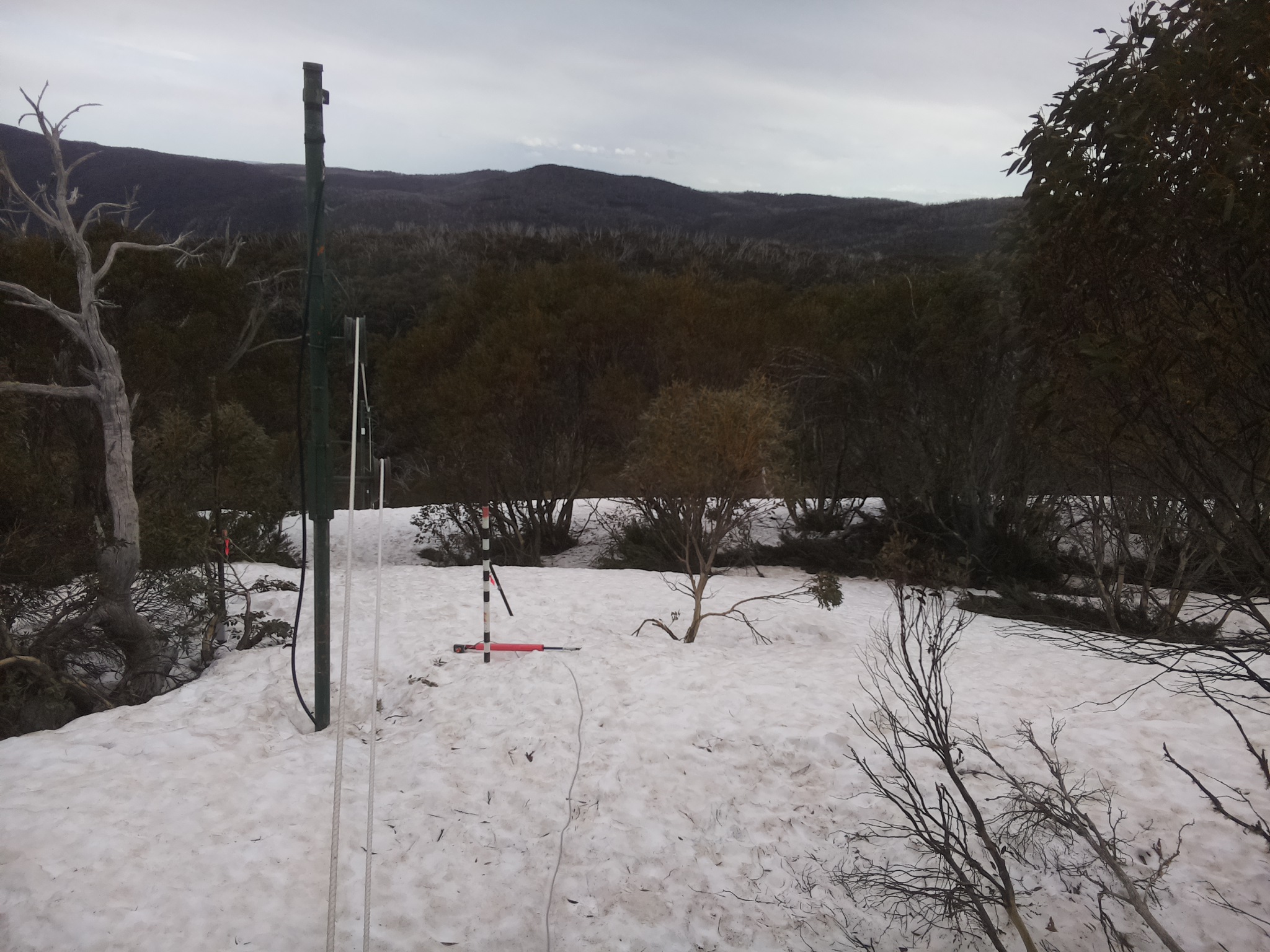 Bogong Web Cam 3:40pm Tuesday 30th of September 2025