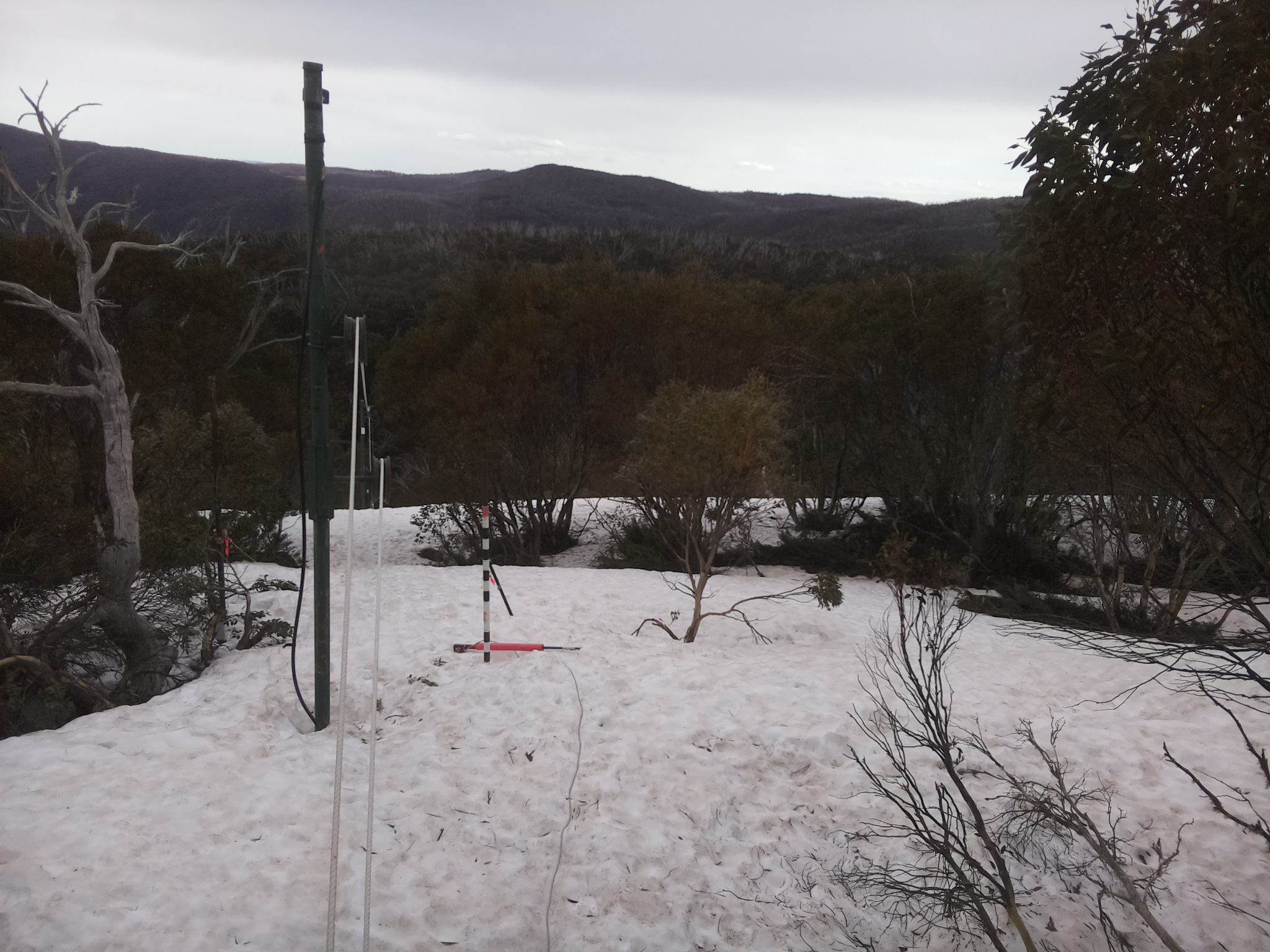 Bogong Web Cam 3:50pm Tuesday 30th of September 2025
