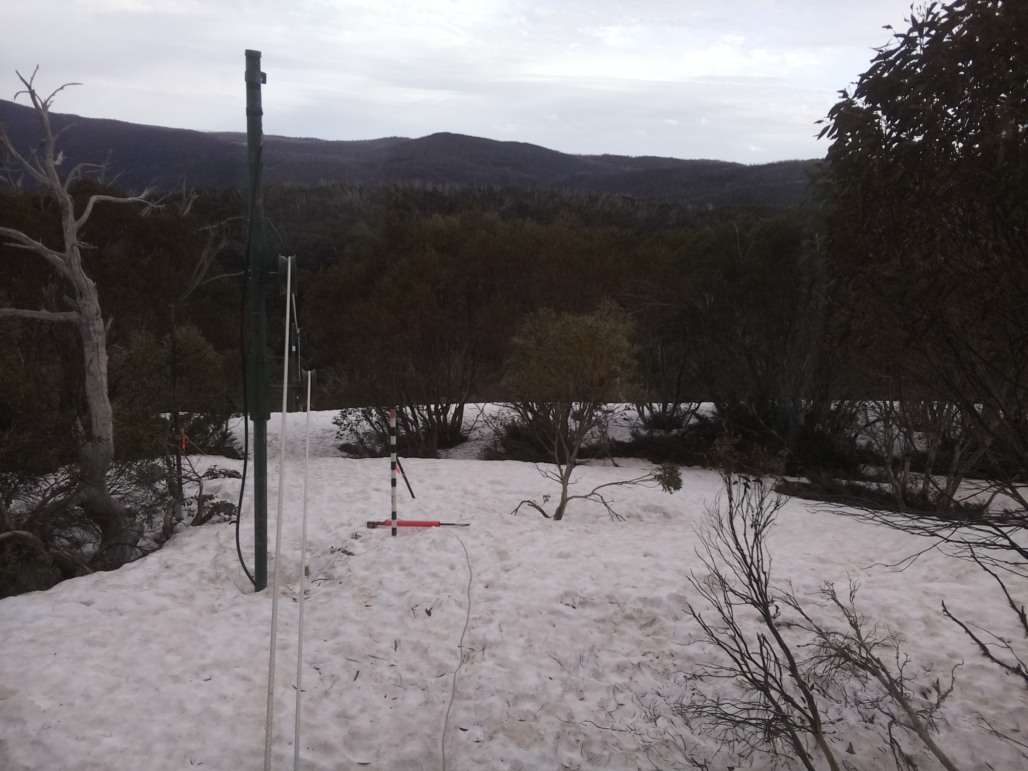 Bogong Web Cam 4:40pm Tuesday 30th of September 2025