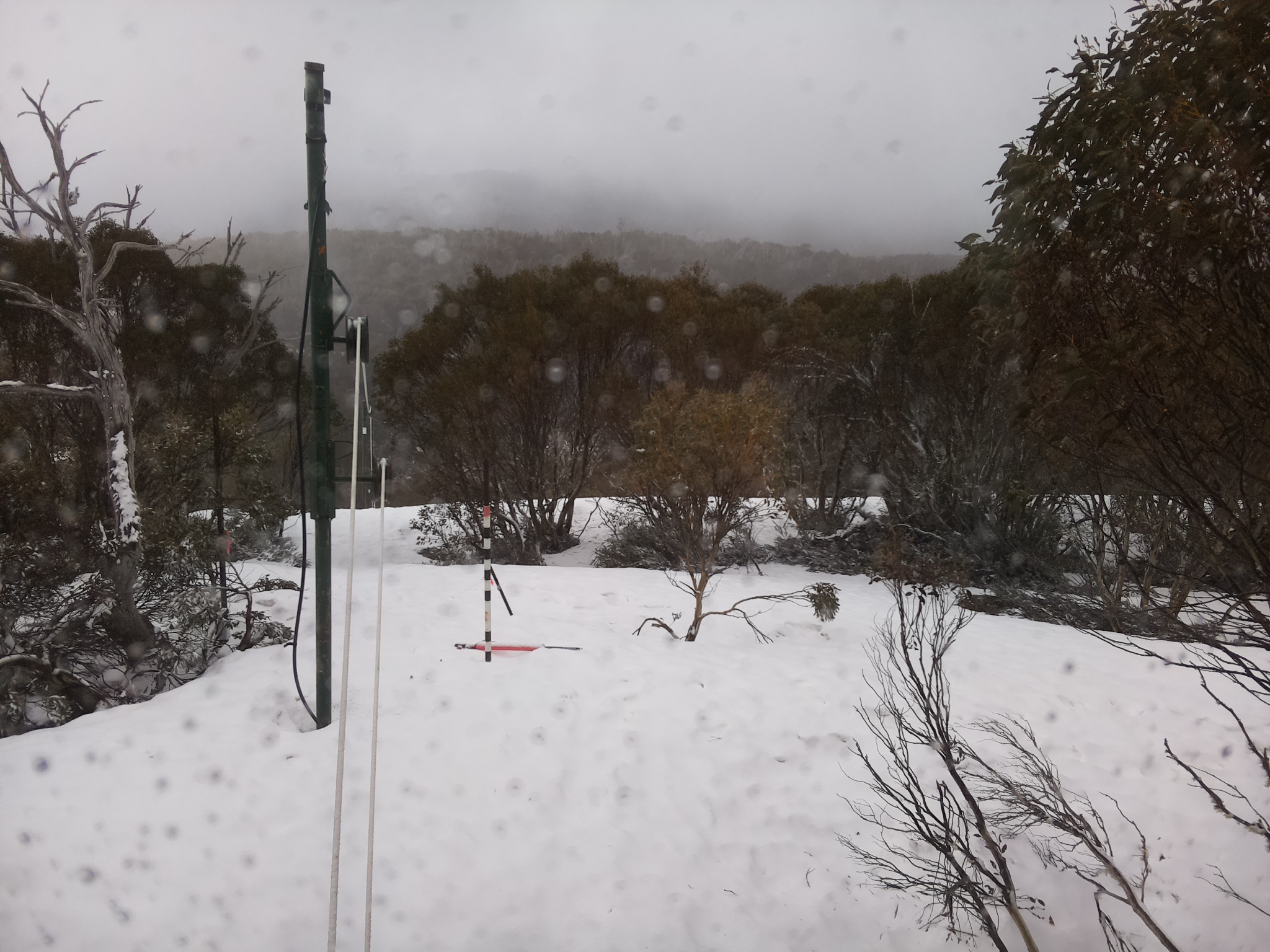 Bogong Web Cam 8:40am Wednesday 1st of October 2025