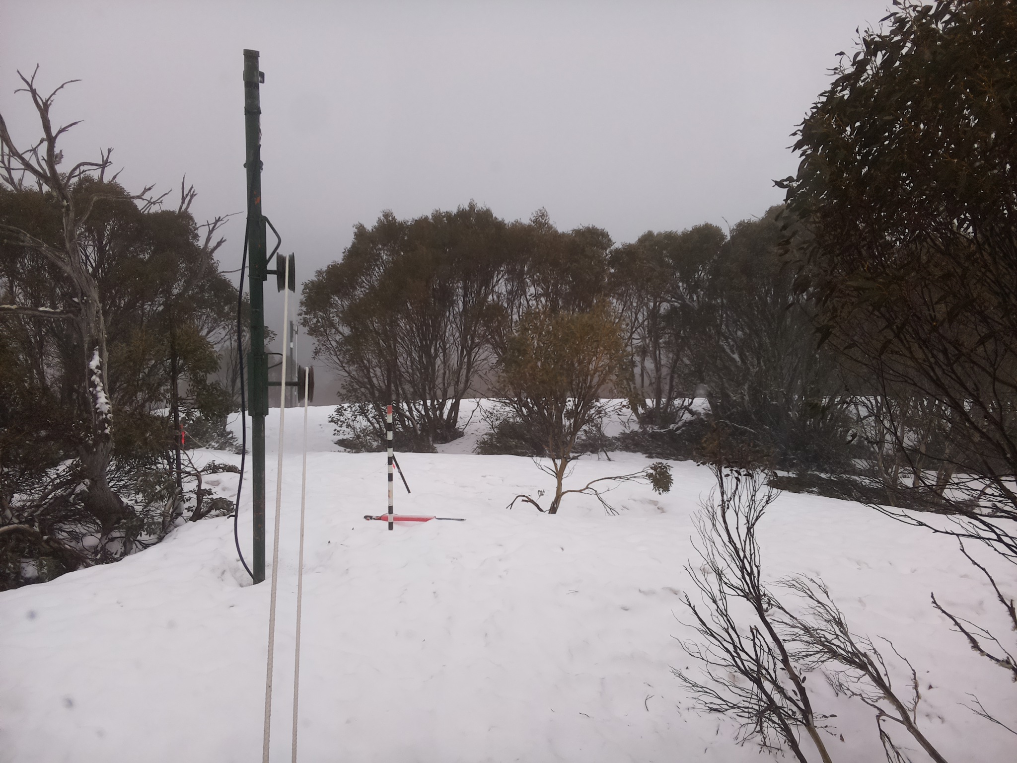 Bogong Web Cam 9:40am Wednesday 1st of October 2025