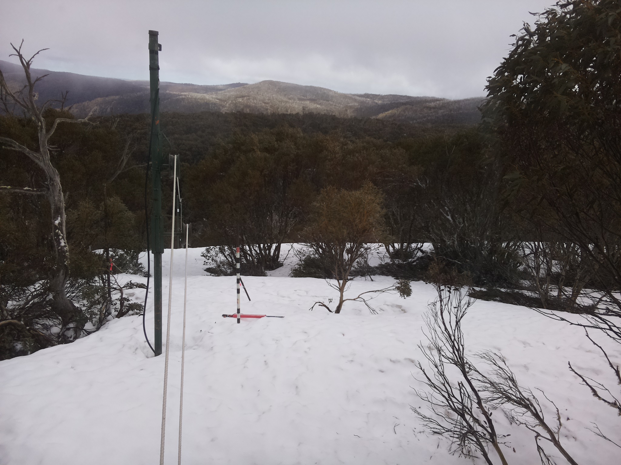 Bogong Web Cam 10:40am Wednesday 1st of October 2025