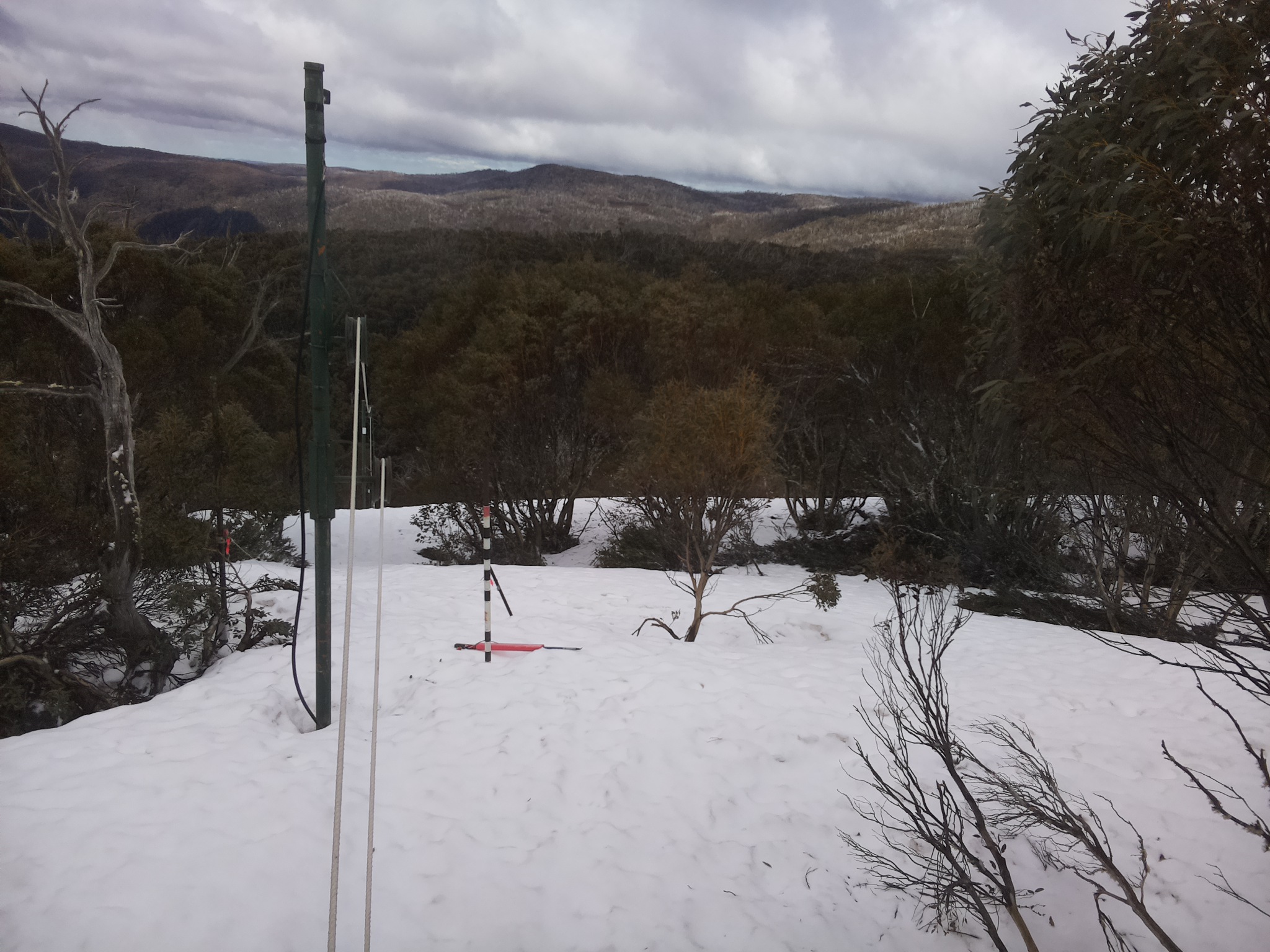 Bogong Web Cam 11:10am Wednesday 1st of October 2025