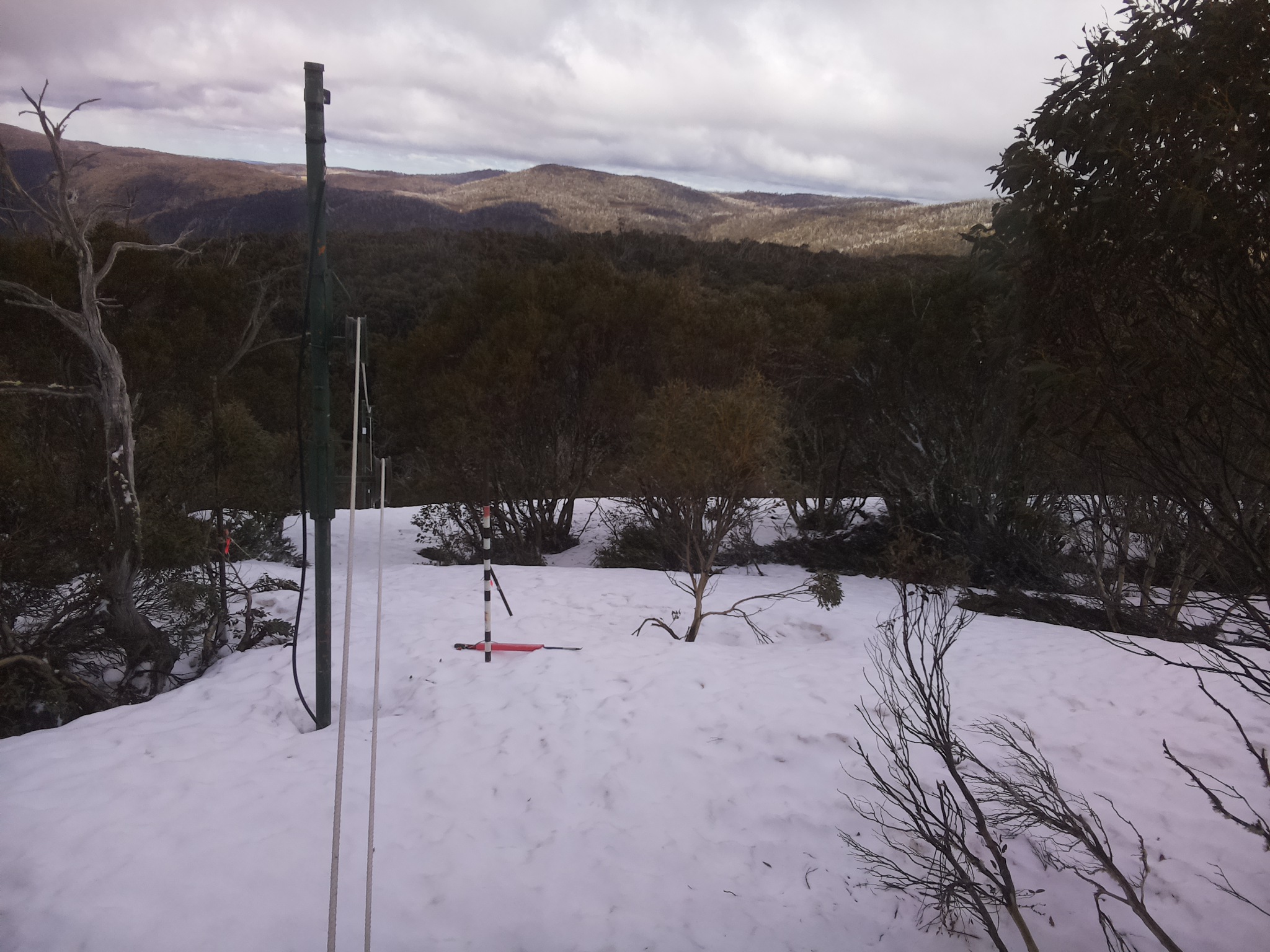 Bogong Web Cam 11:20am Wednesday 1st of October 2025