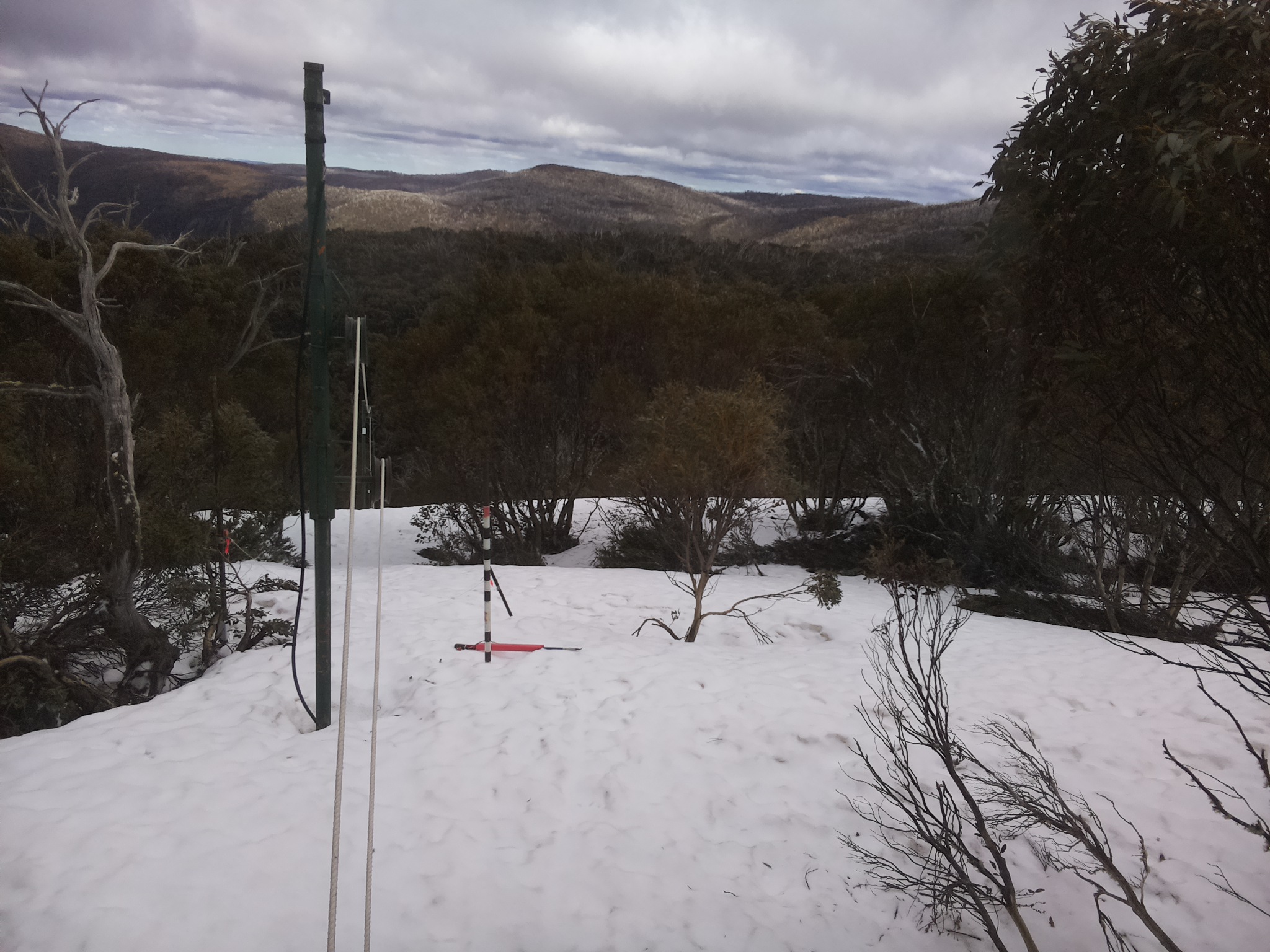 Bogong Web Cam 12:00pm Wednesday 1st of October 2025