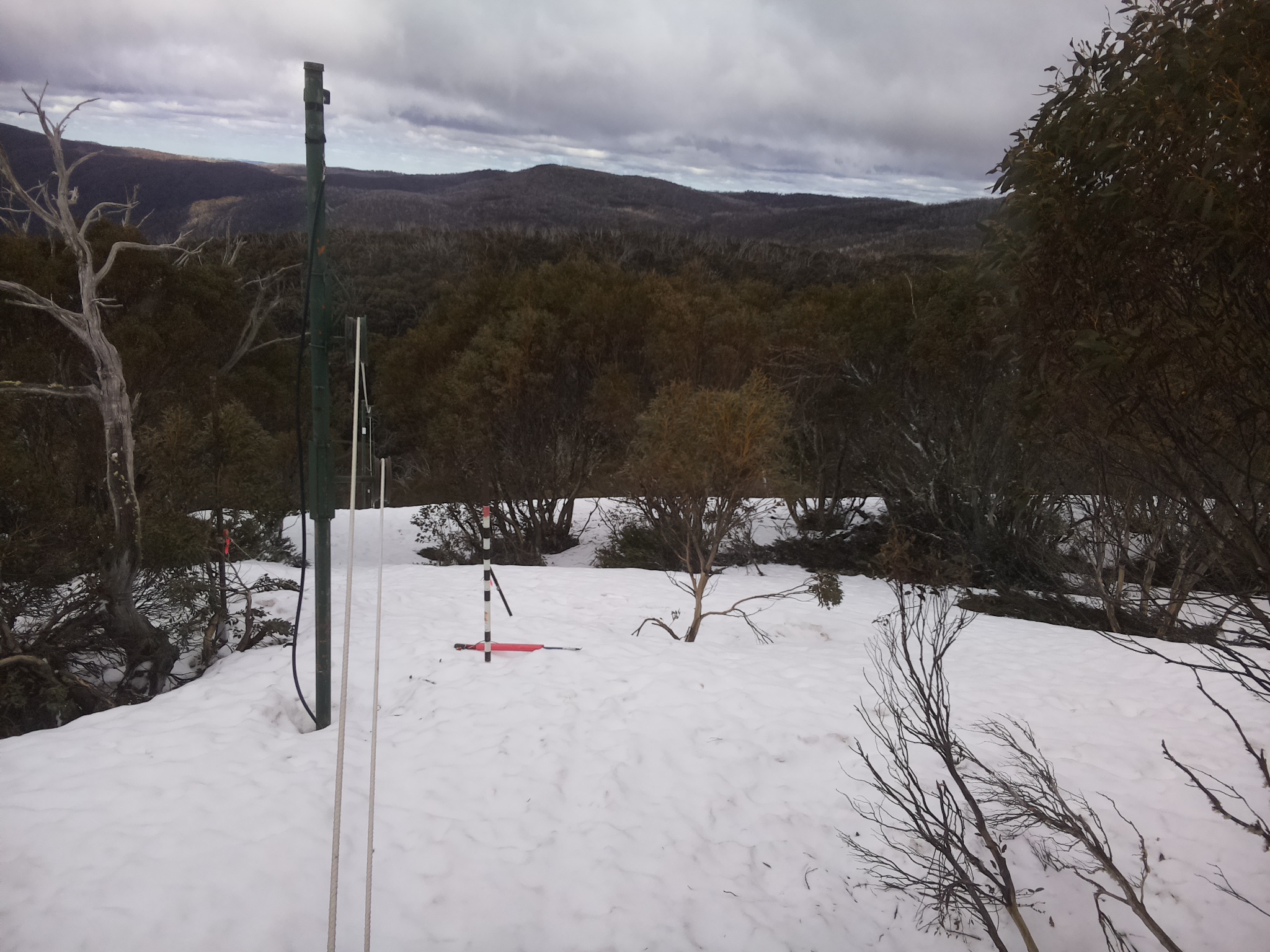 Bogong Web Cam 12:20pm Wednesday 1st of October 2025
