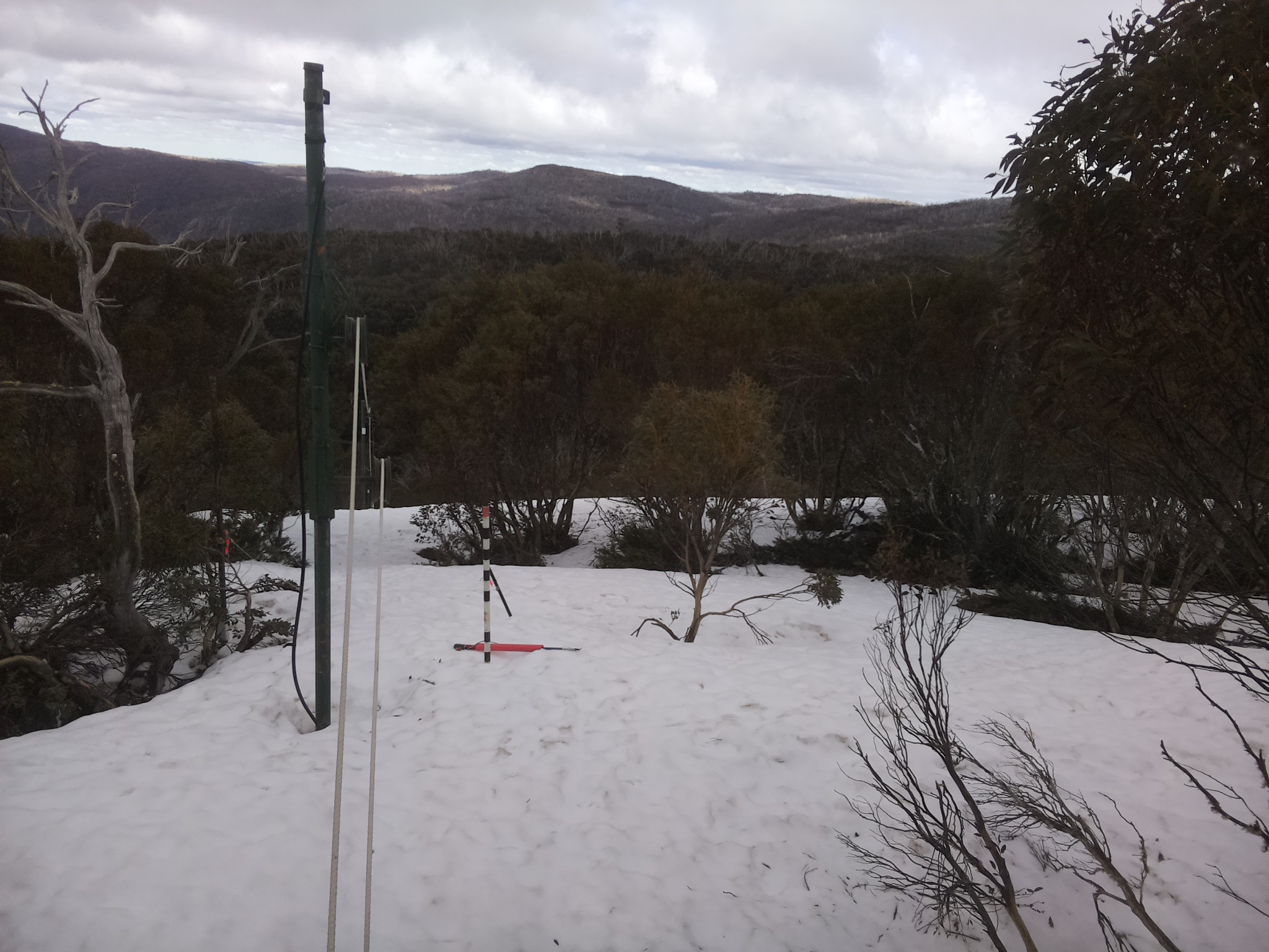 Bogong Web Cam 1:00pm Wednesday 1st of October 2025